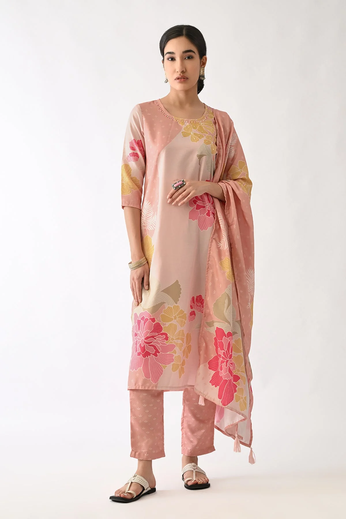 Baby Pink Printed Kurta 3 Pcs Set - Image 3