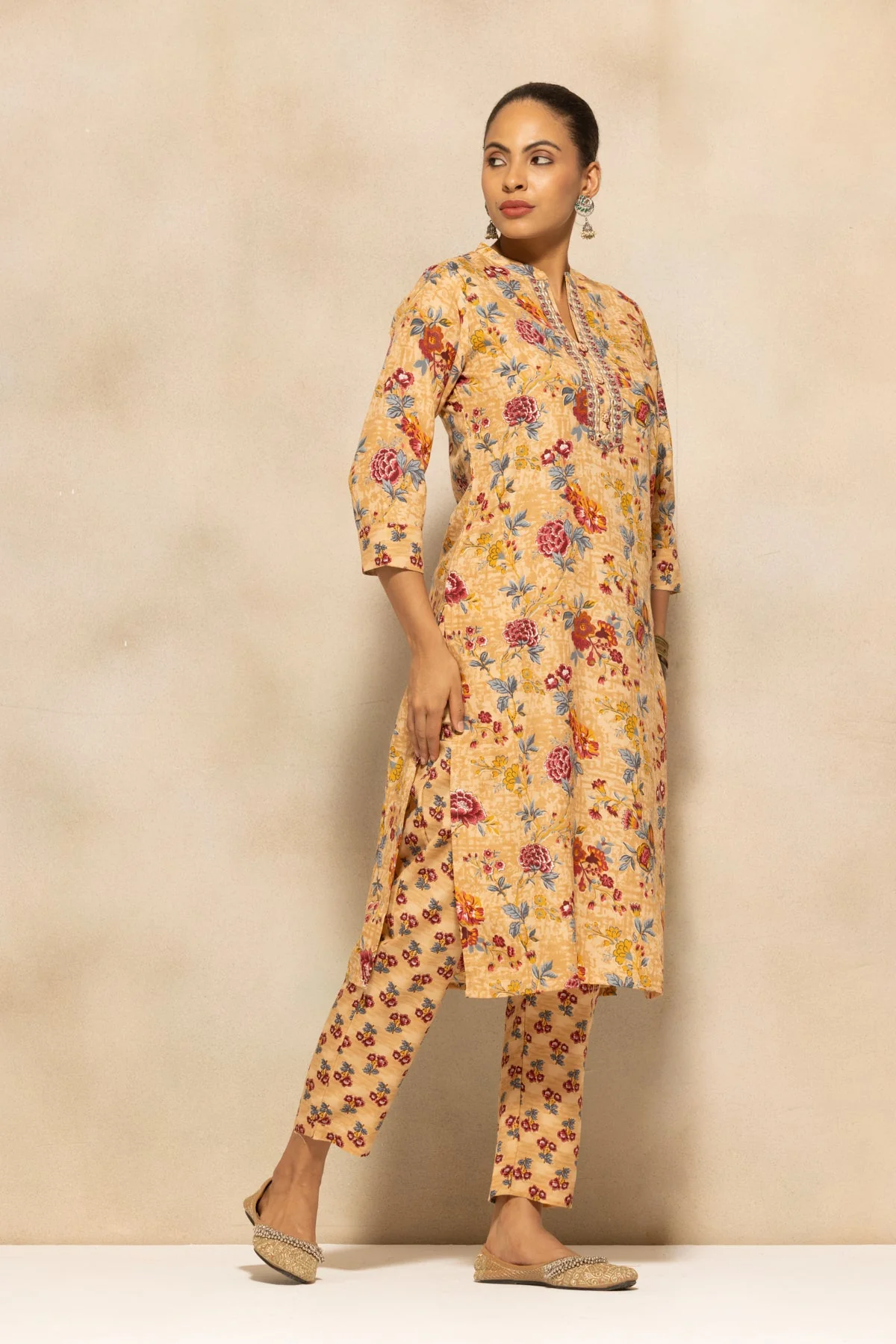 Beige Floral Printed Kurta 3 Pcs Set - Image 3