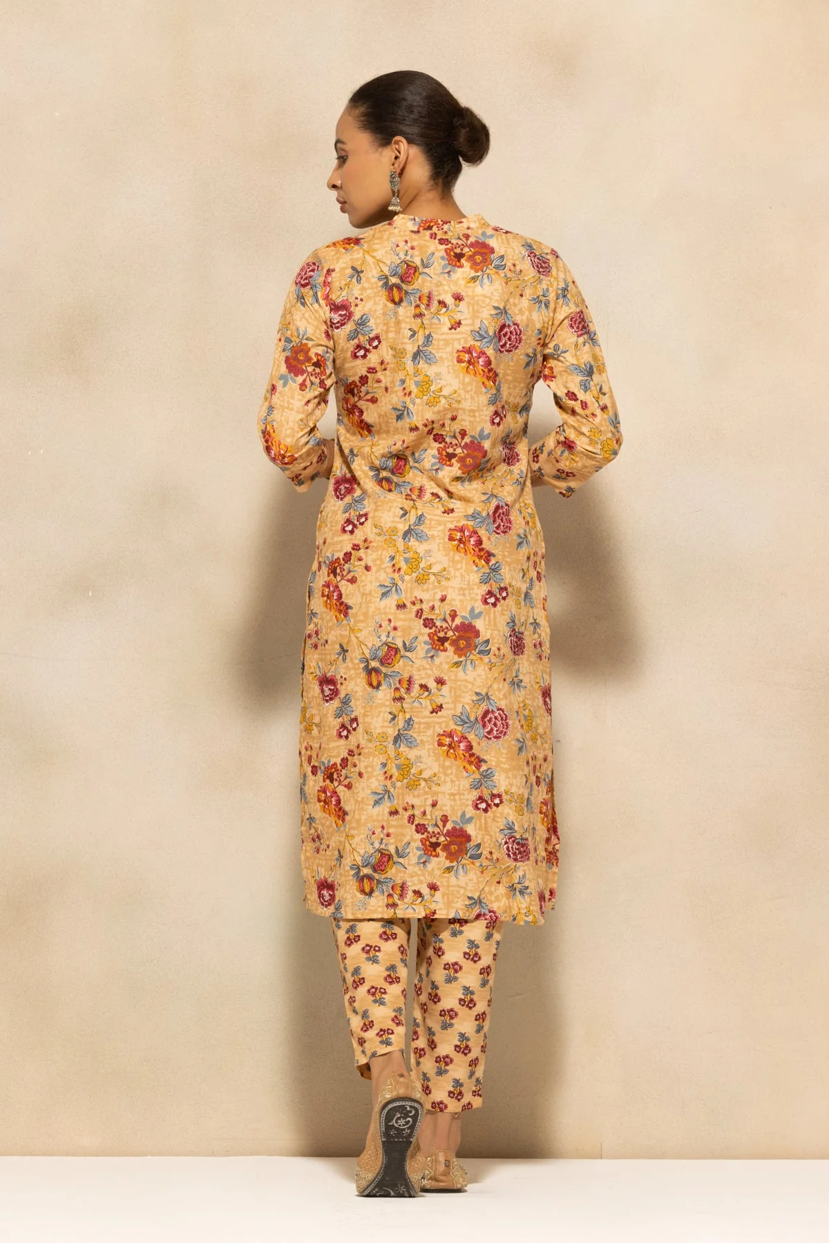 Beige Floral Printed Kurta 3 Pcs Set - Image 5
