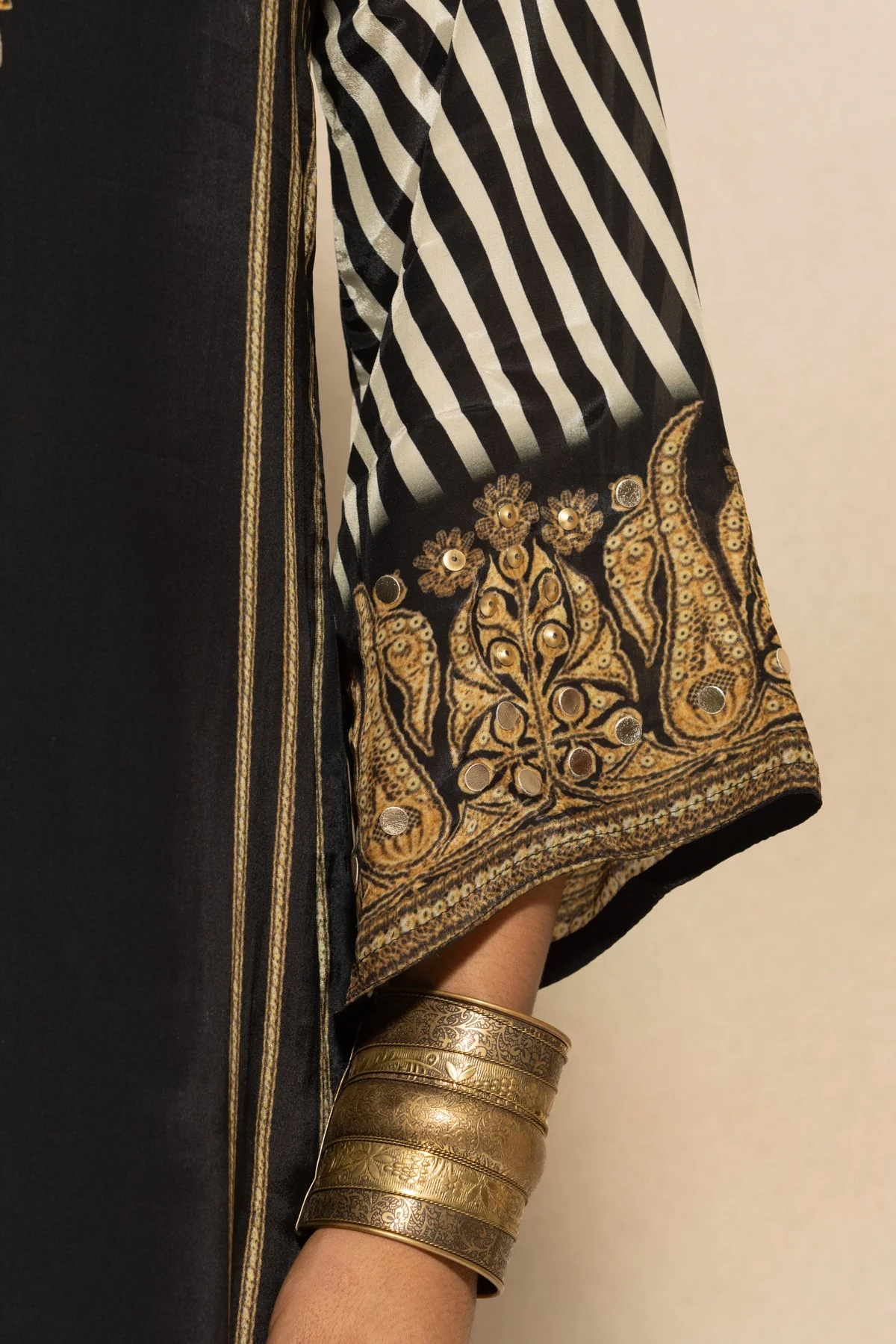 Black Embellished Kurta 3 Pcs Set - Image 7