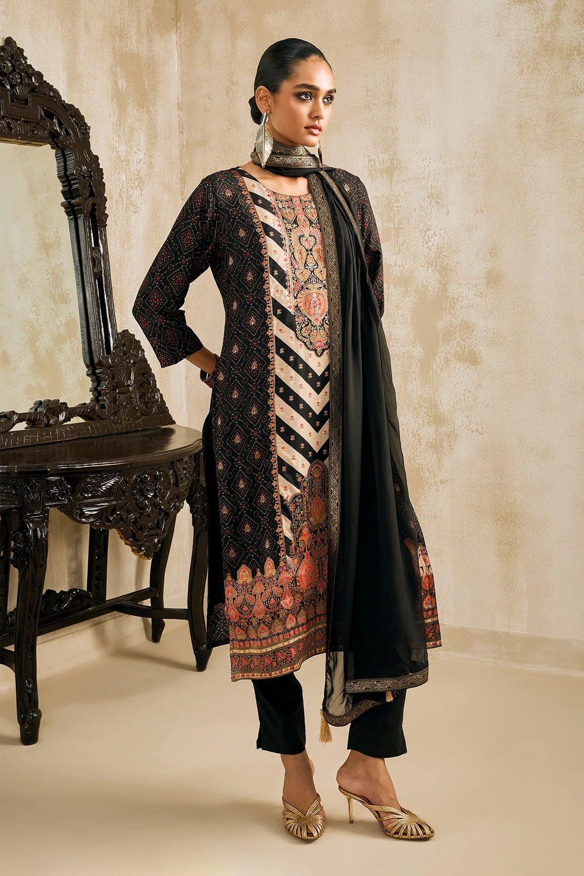 Black Embellished Kurta 3 Pcs Set - Image 3