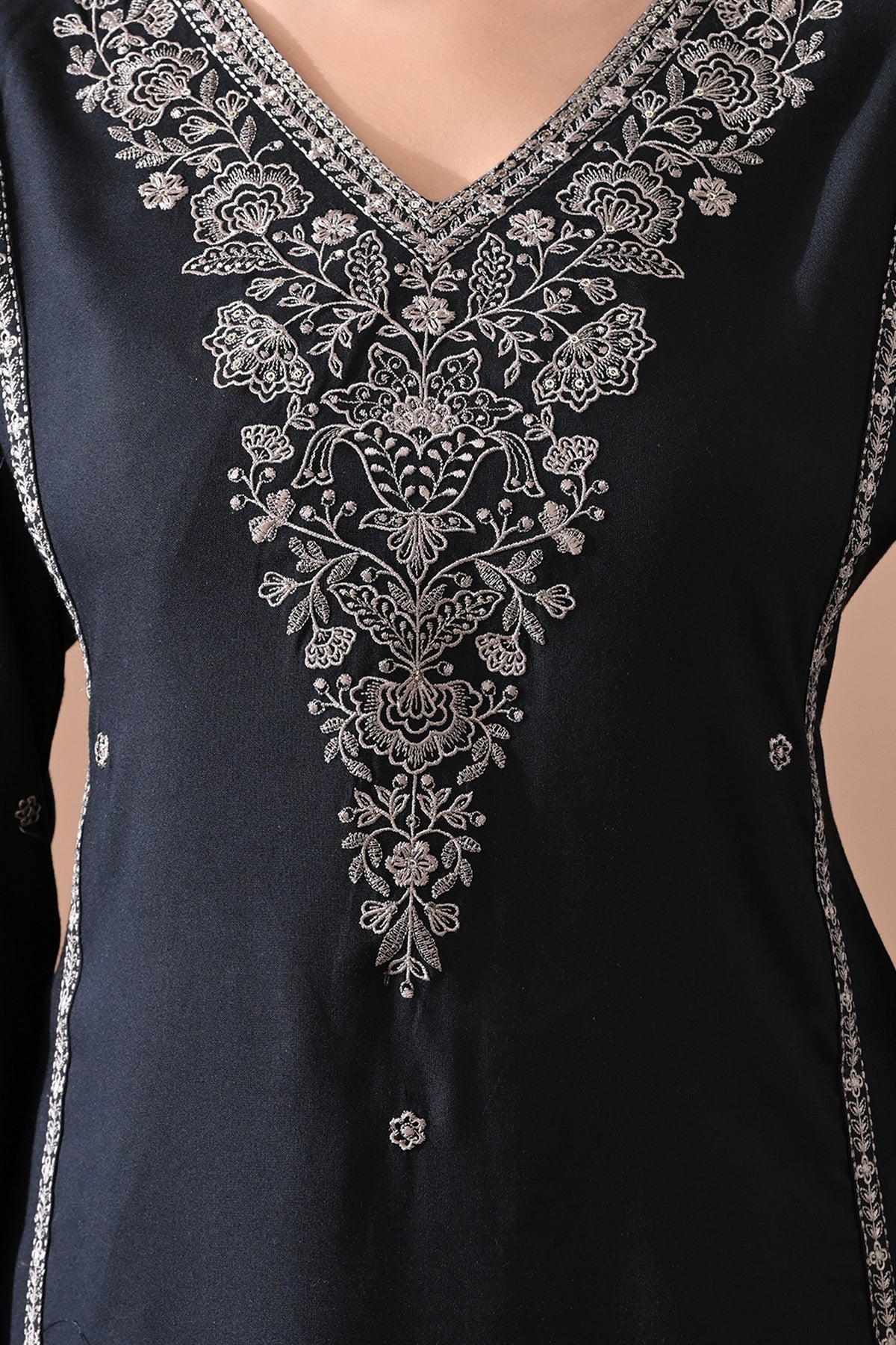 Black Embroidered Kurta 2 Pcs Set - Image 4