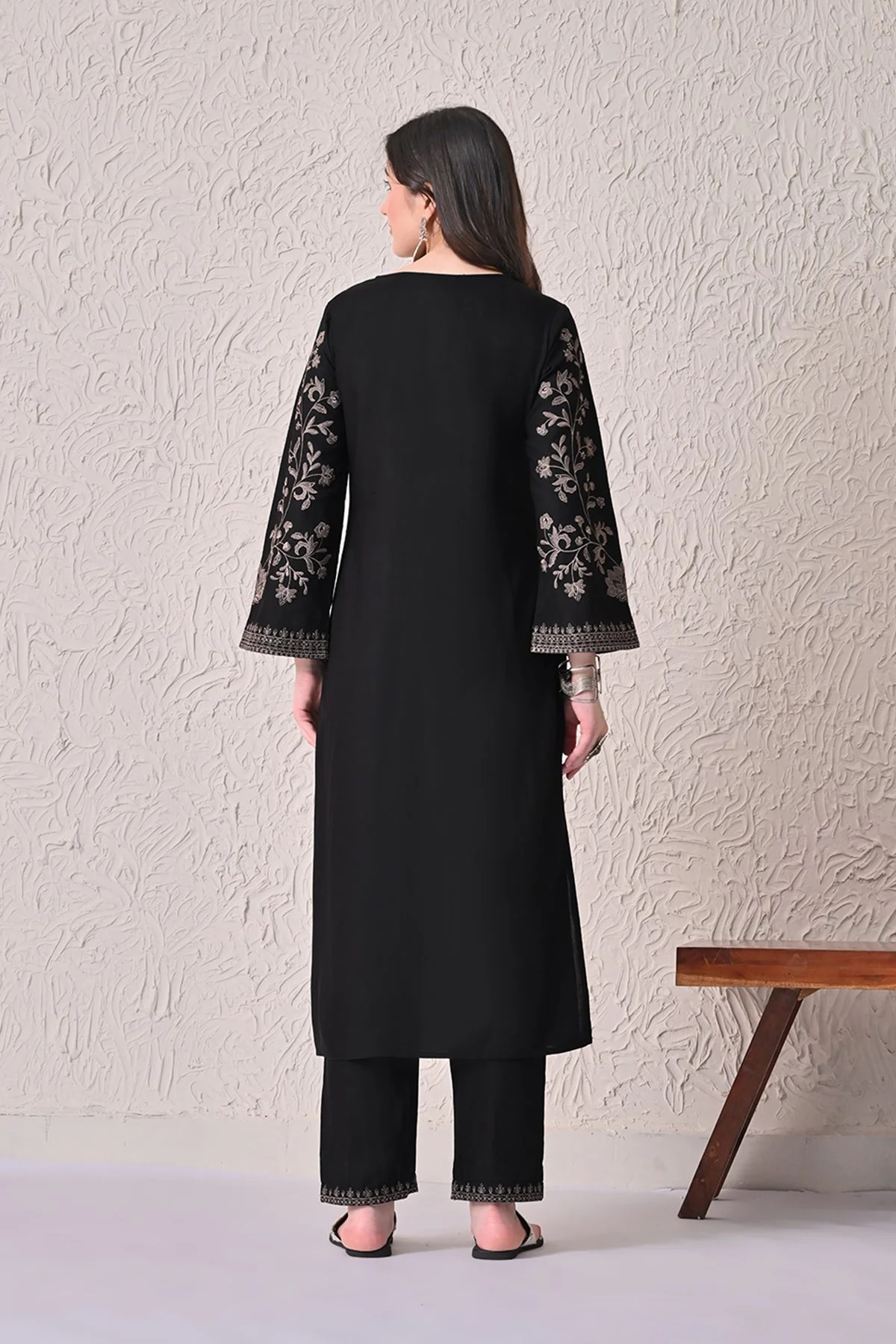 Black Embroidered Kurta 2 Pcs Set - Image 5