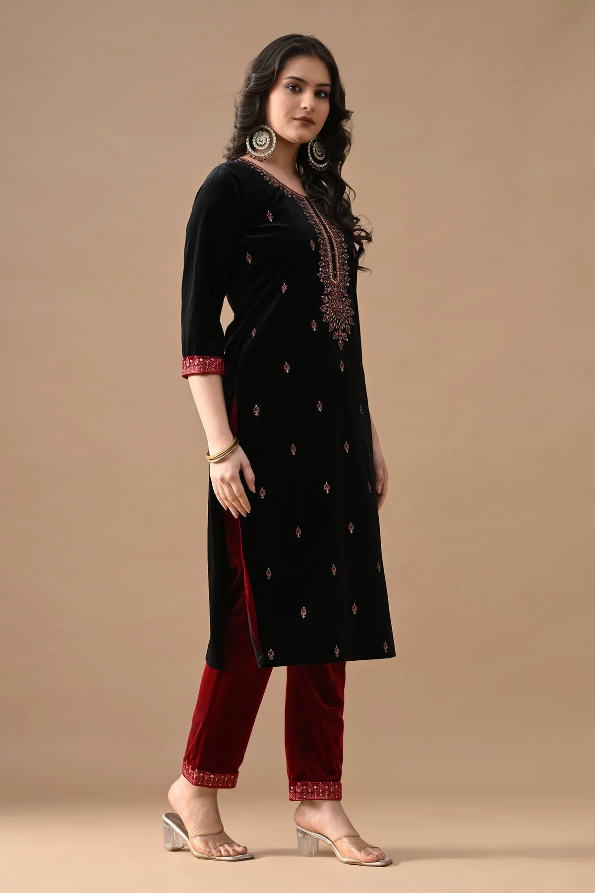 Black Embroidered Velvet Kurta 3 Pcs Set - Image 2