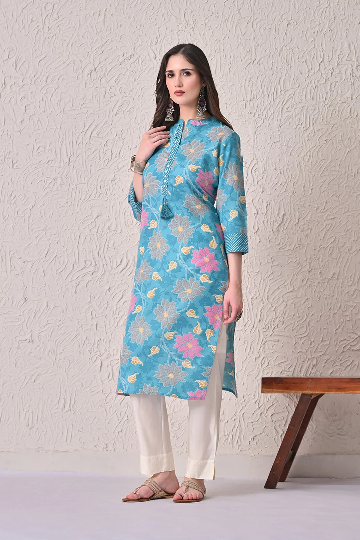 Blue Floral Printed Kurta - Image 2