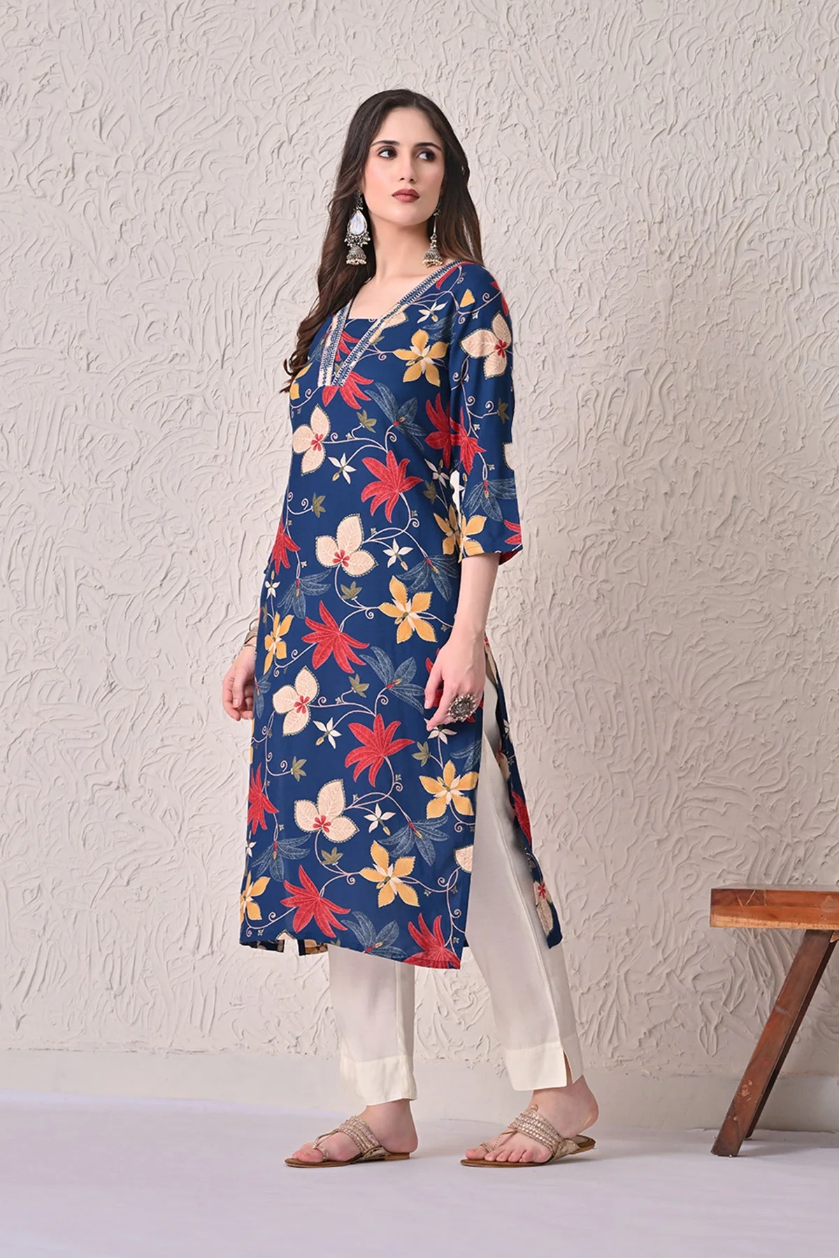 Blue Floral Printed Kurta - Image 2
