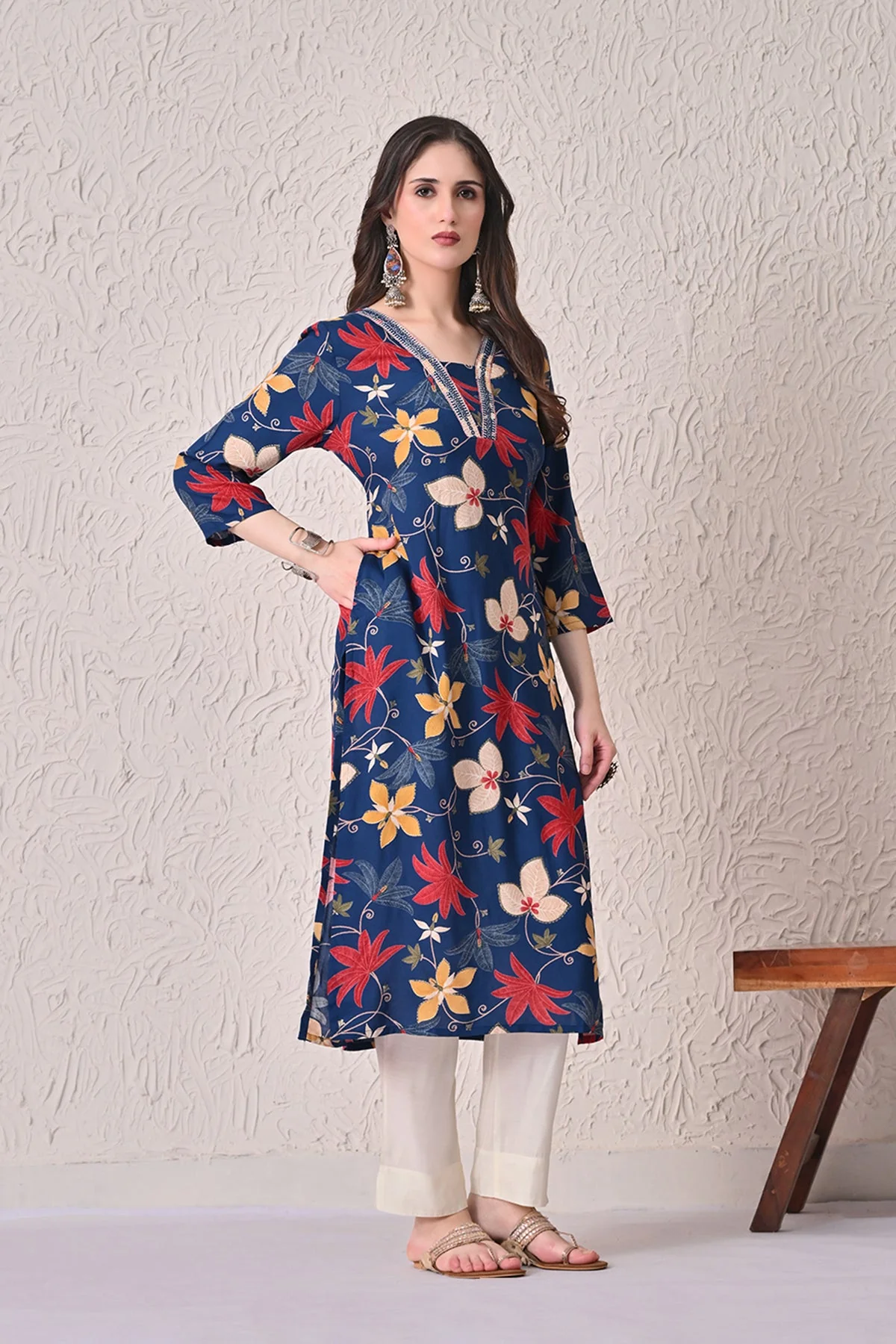 Blue Floral Printed Kurta - Image 3