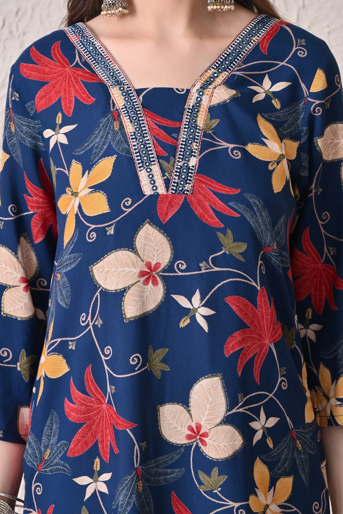Blue Floral Printed Kurta - Image 4