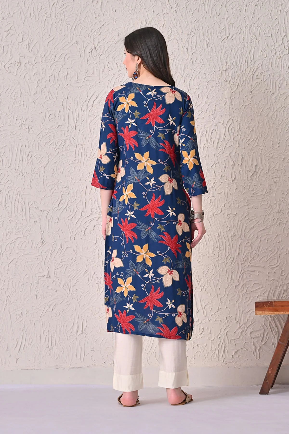 Blue Floral Printed Kurta - Image 5