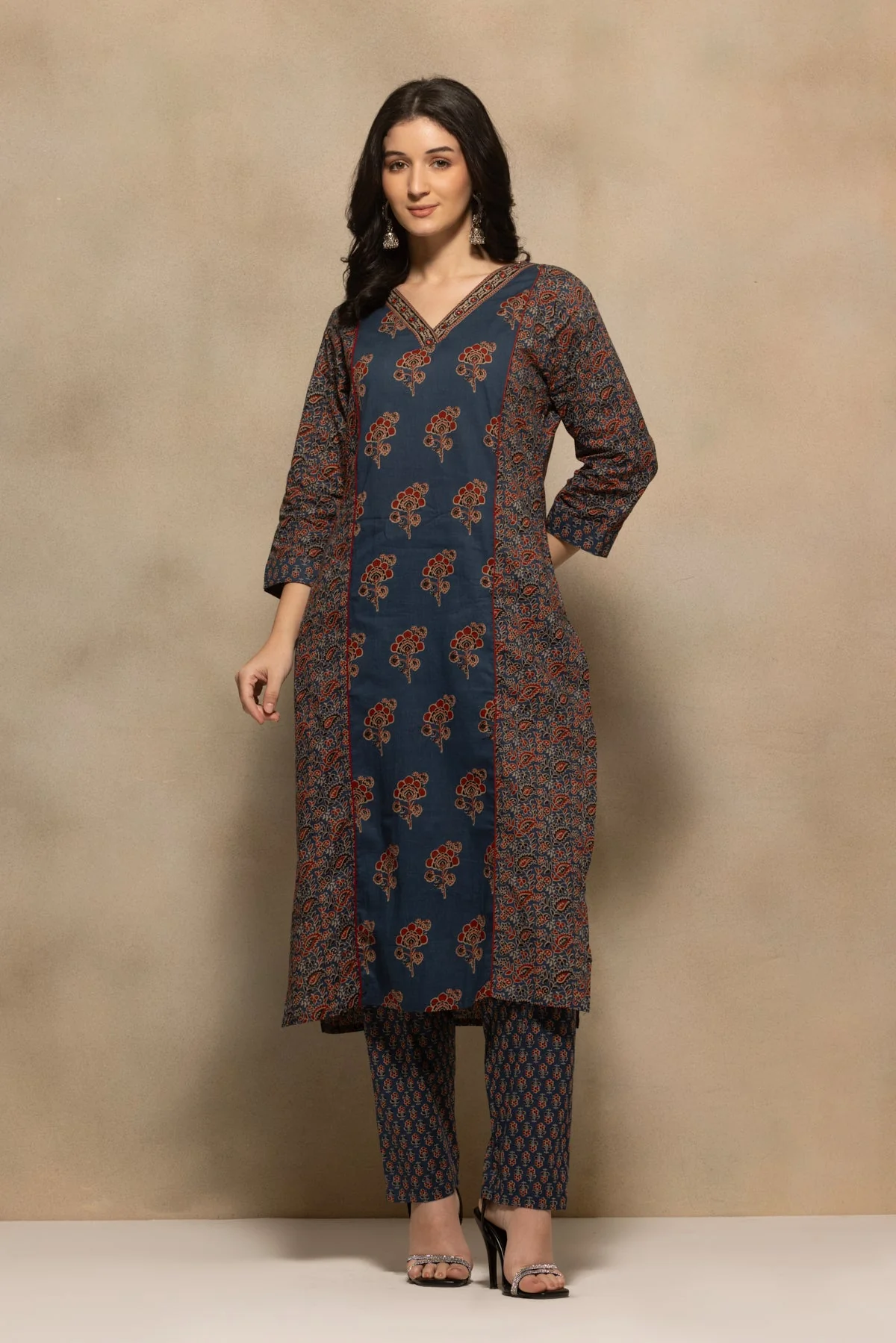 Blue Floral Printed Kurta 3 Pcs Set - Image 2