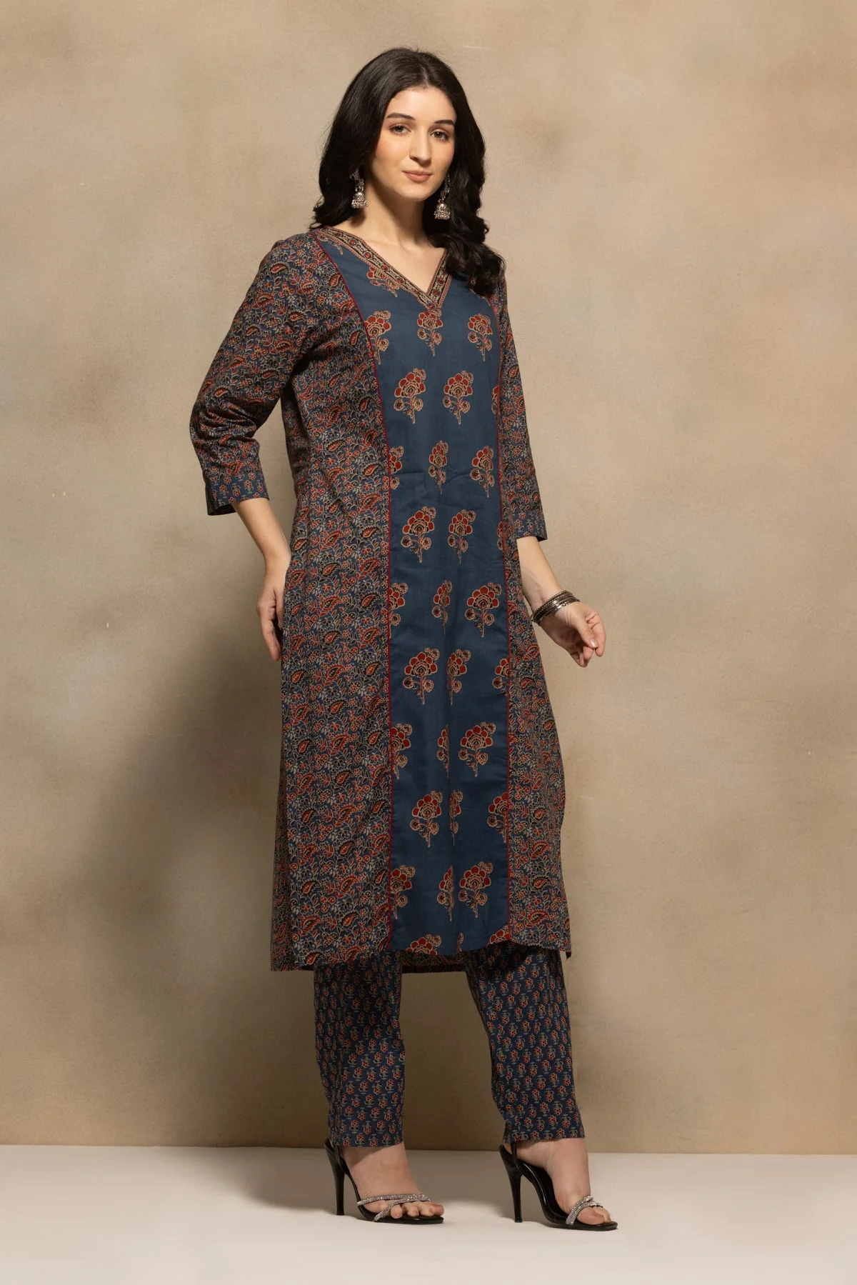 Blue Floral Printed Kurta 3 Pcs Set - Image 3