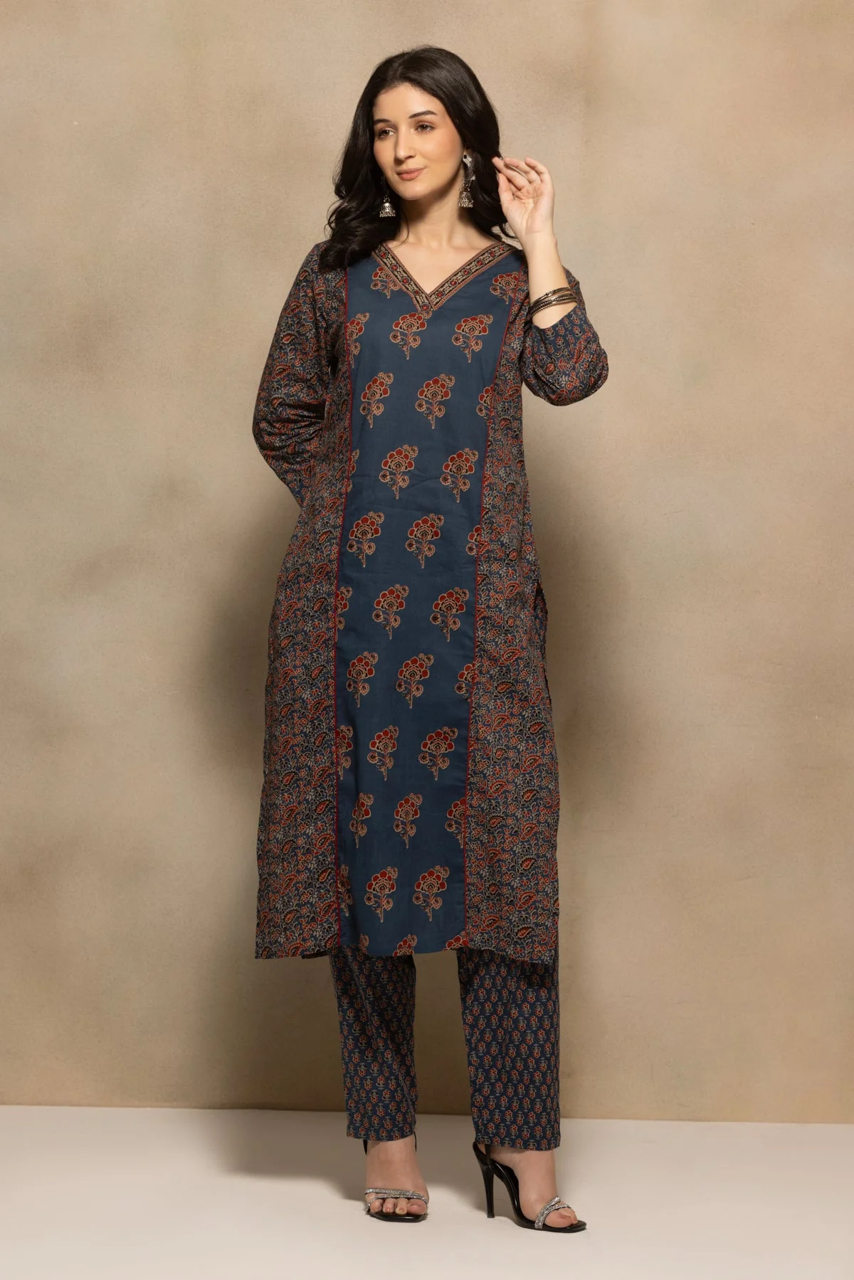 Blue Floral Printed Kurta 3 Pcs Set - Image 6