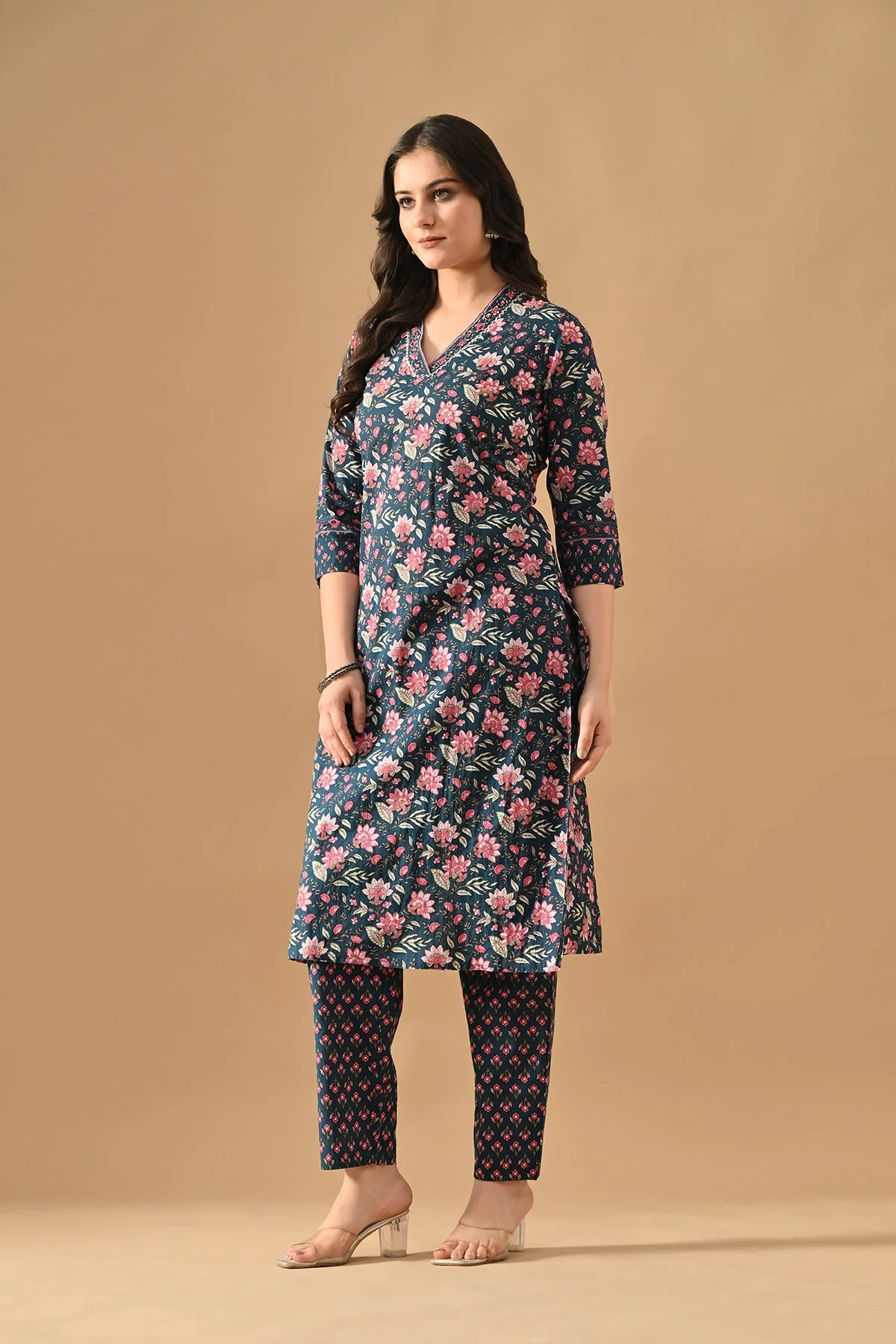 Blue Floral Printed Kurta 2 Pcs Set - Image 2