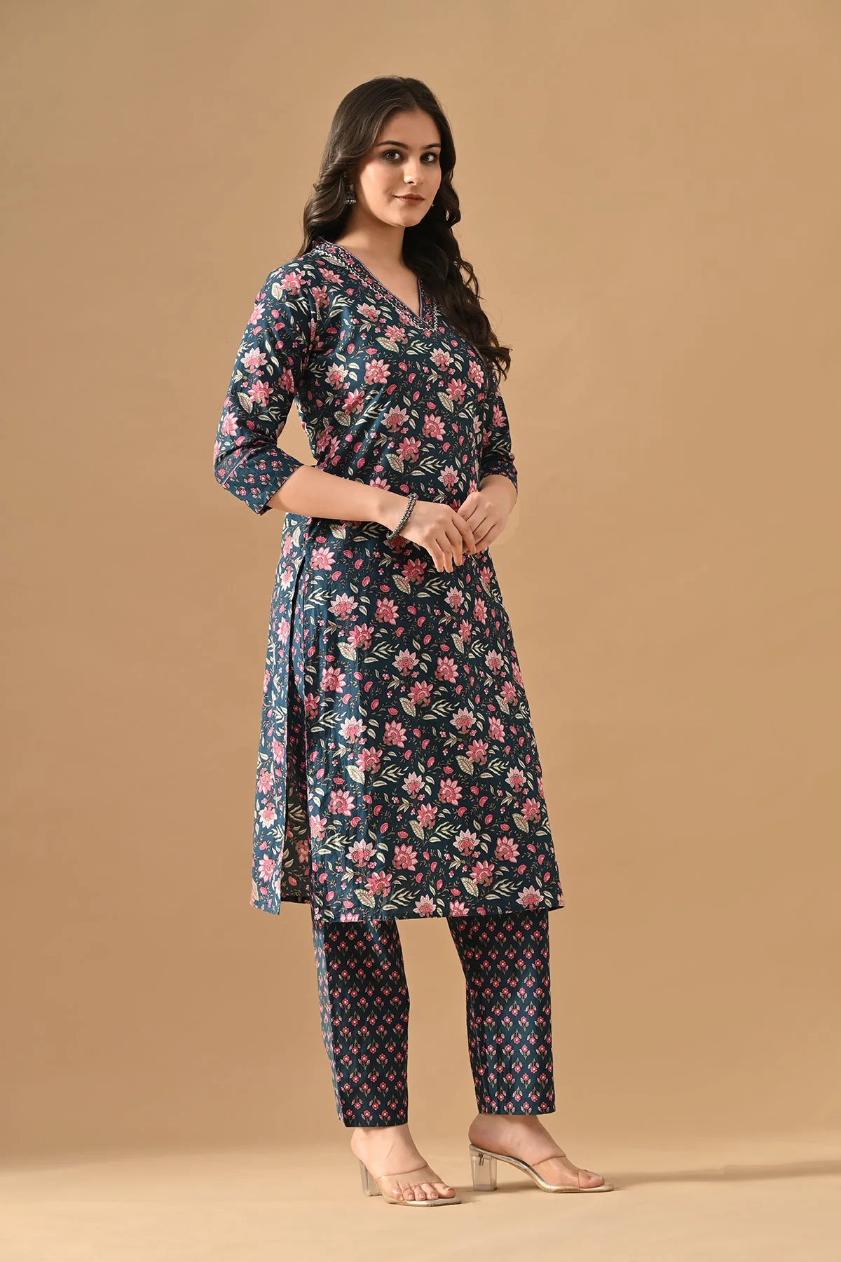 Blue Floral Printed Kurta 2 Pcs Set - Image 3
