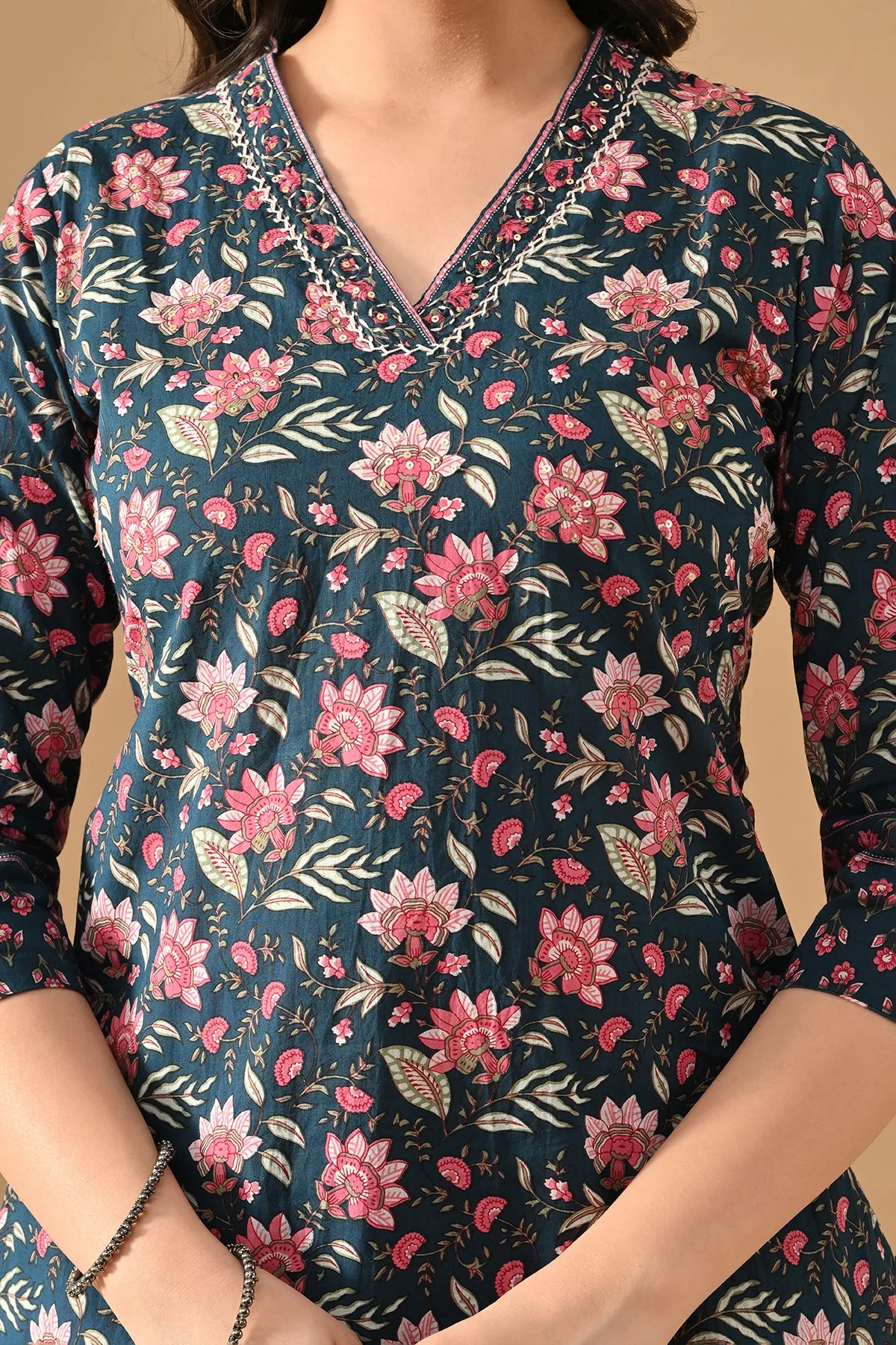 Blue Floral Printed Kurta 2 Pcs Set - Image 5