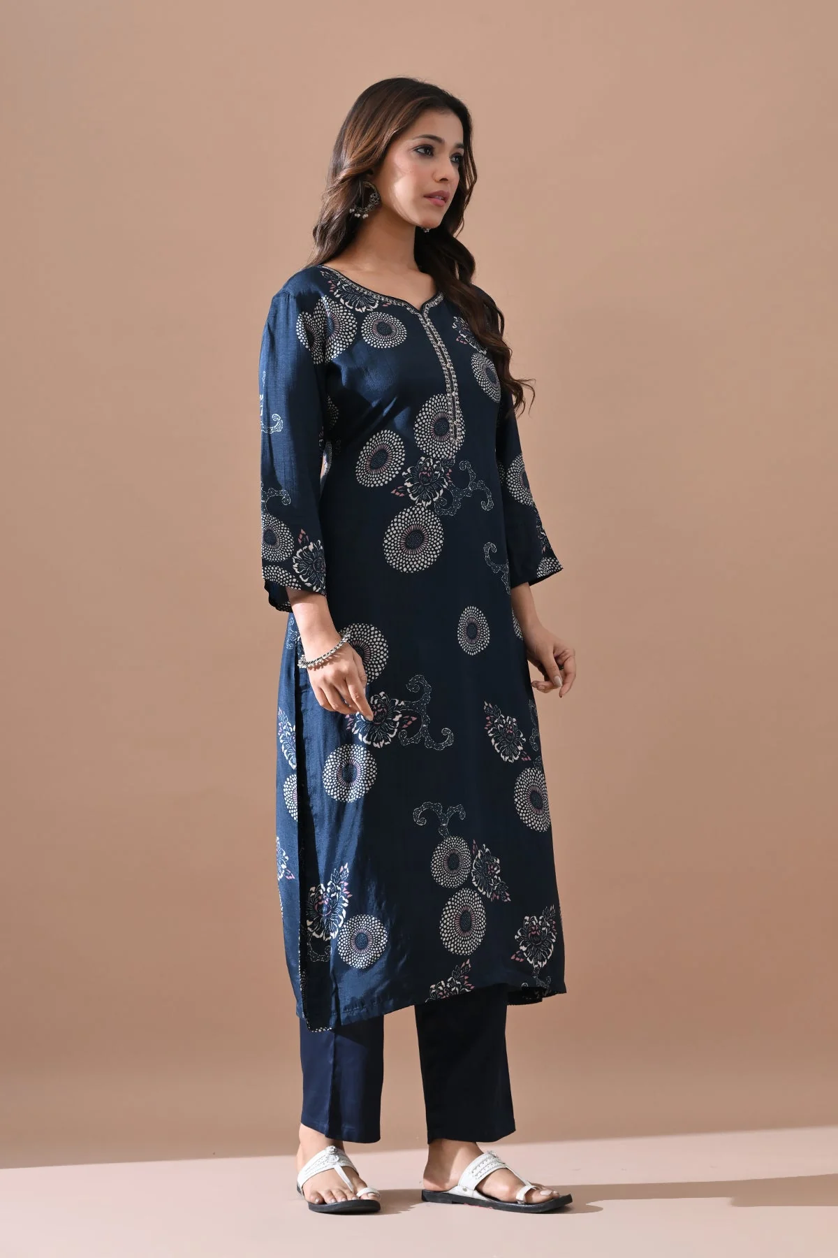 Blue Floral Printed Kurta 3 Pcs Set - Image 3