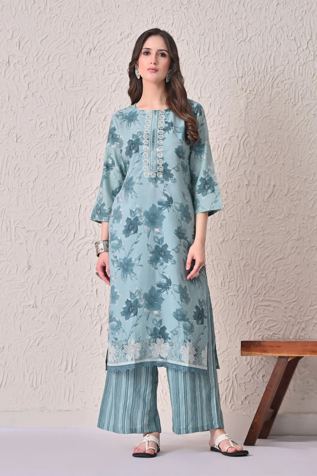 Blue Floral Printed Kurta 3 Pcs Set - Image 2