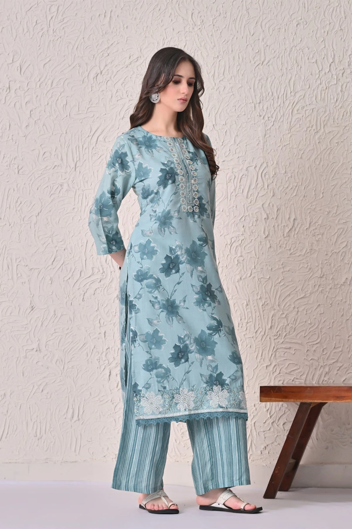Blue Floral Printed Kurta 3 Pcs Set - Image 3