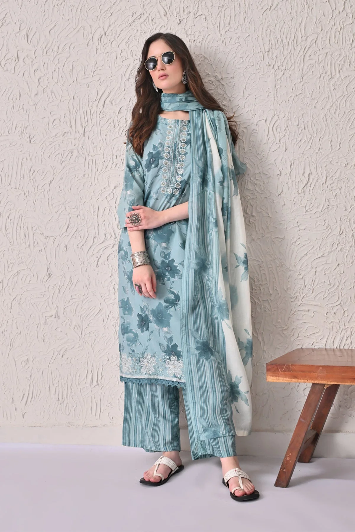 Blue Floral Printed Kurta 3 Pcs Set - Image 7