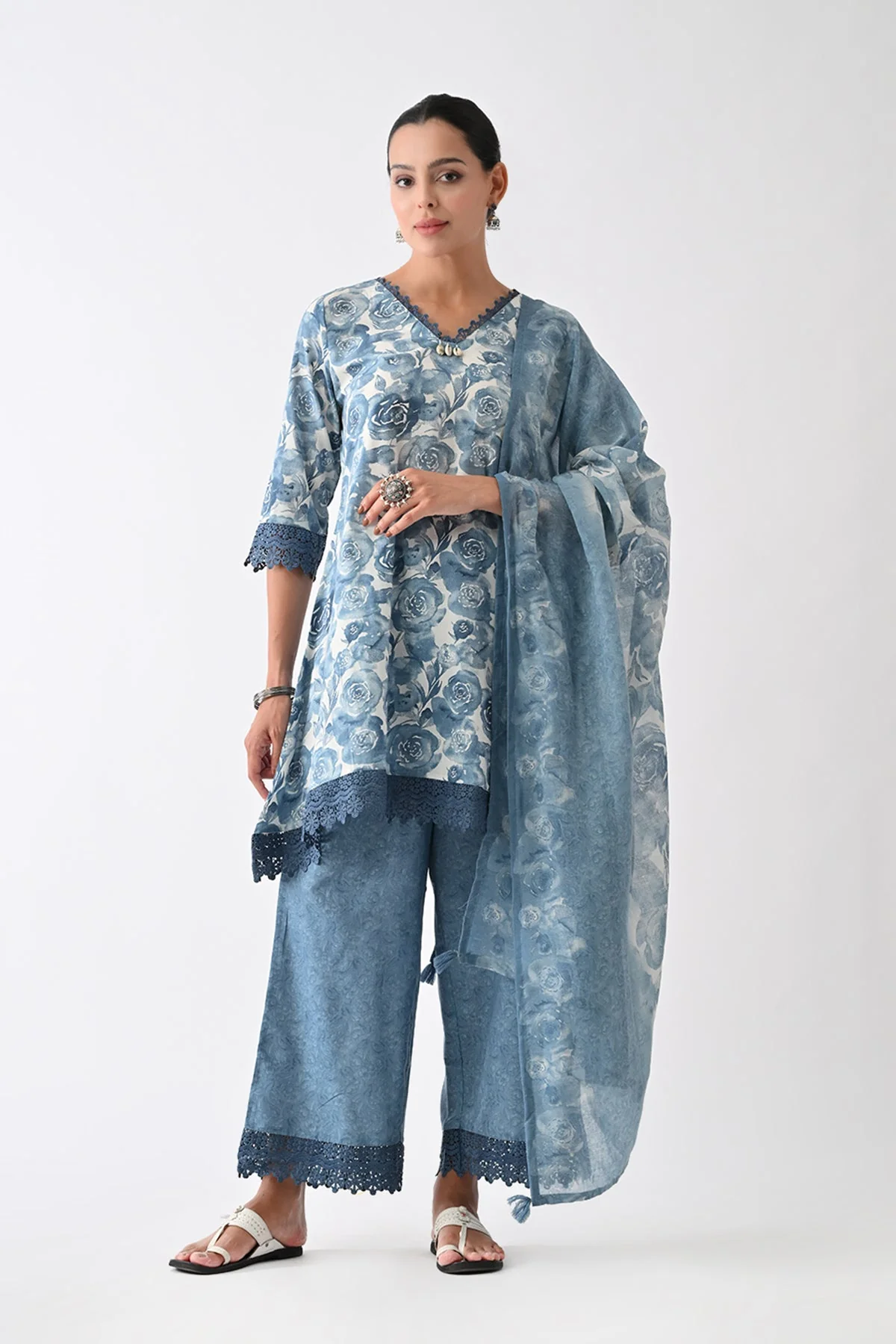 Blue Floral Printed Kurta 3 Pcs Set - Image 2
