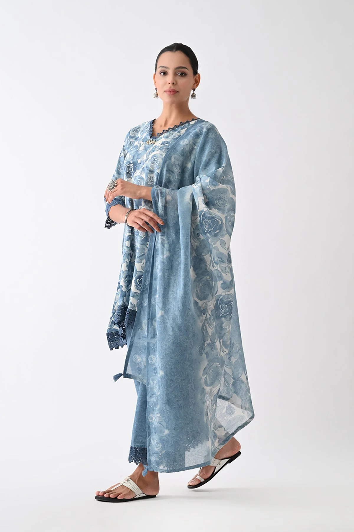 Blue Floral Printed Kurta 3 Pcs Set - Image 3