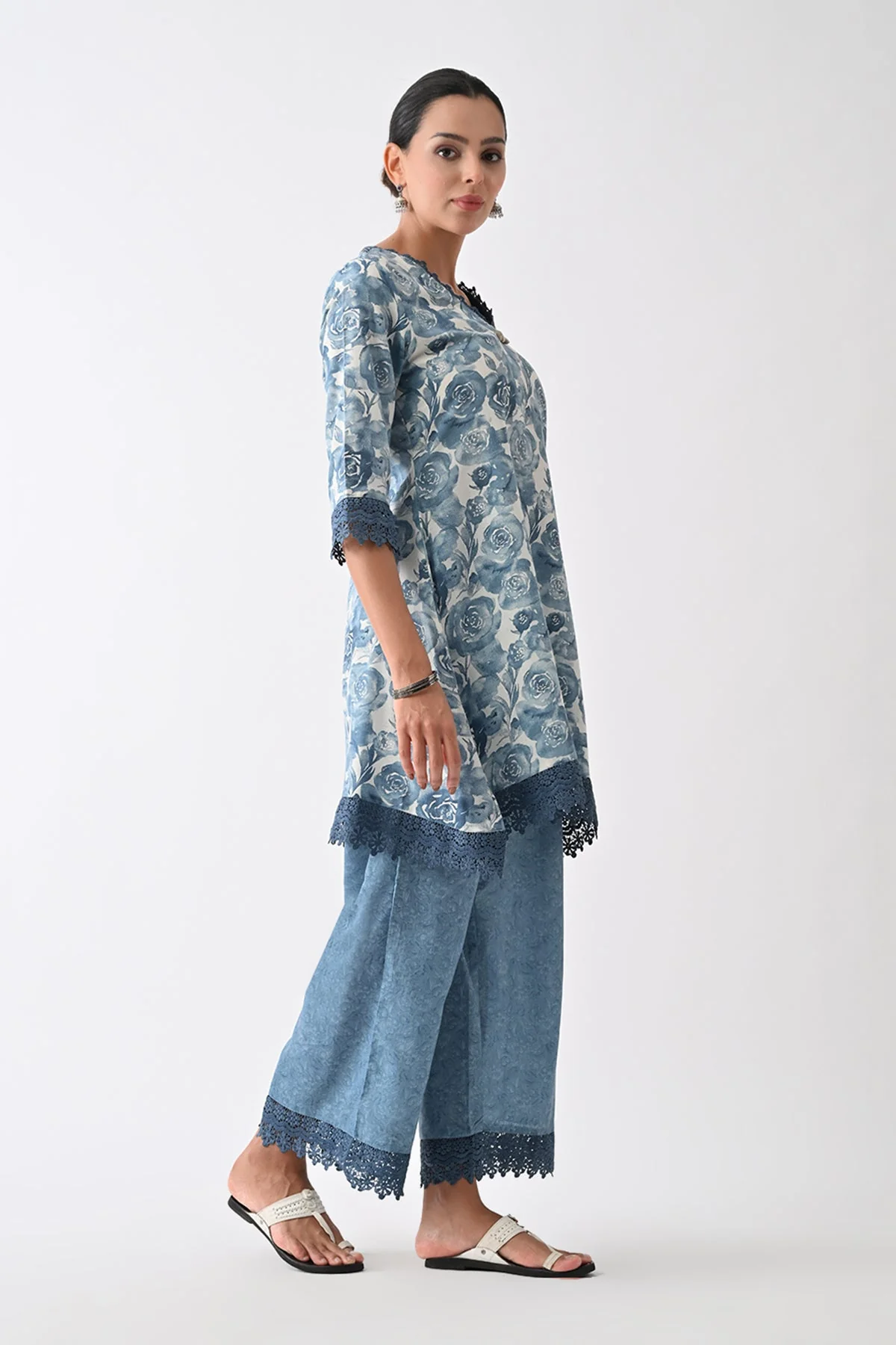 Blue Floral Printed Kurta 3 Pcs Set - Image 4
