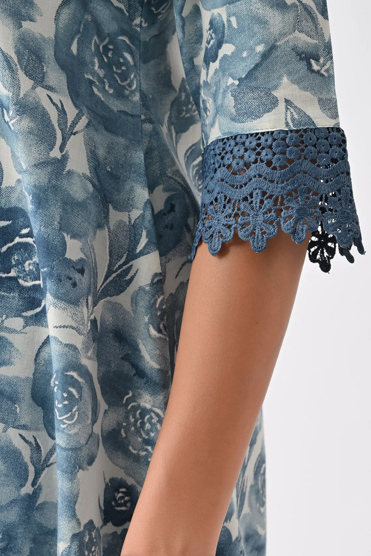 Blue Floral Printed Kurta 3 Pcs Set - Image 8