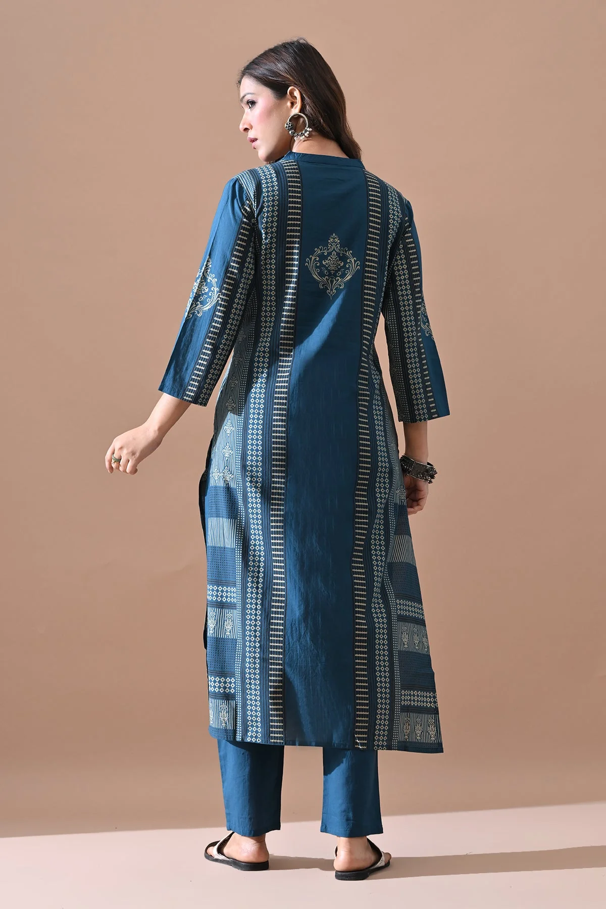 Blue Printed Kurta 2 Pcs Set - Image 5