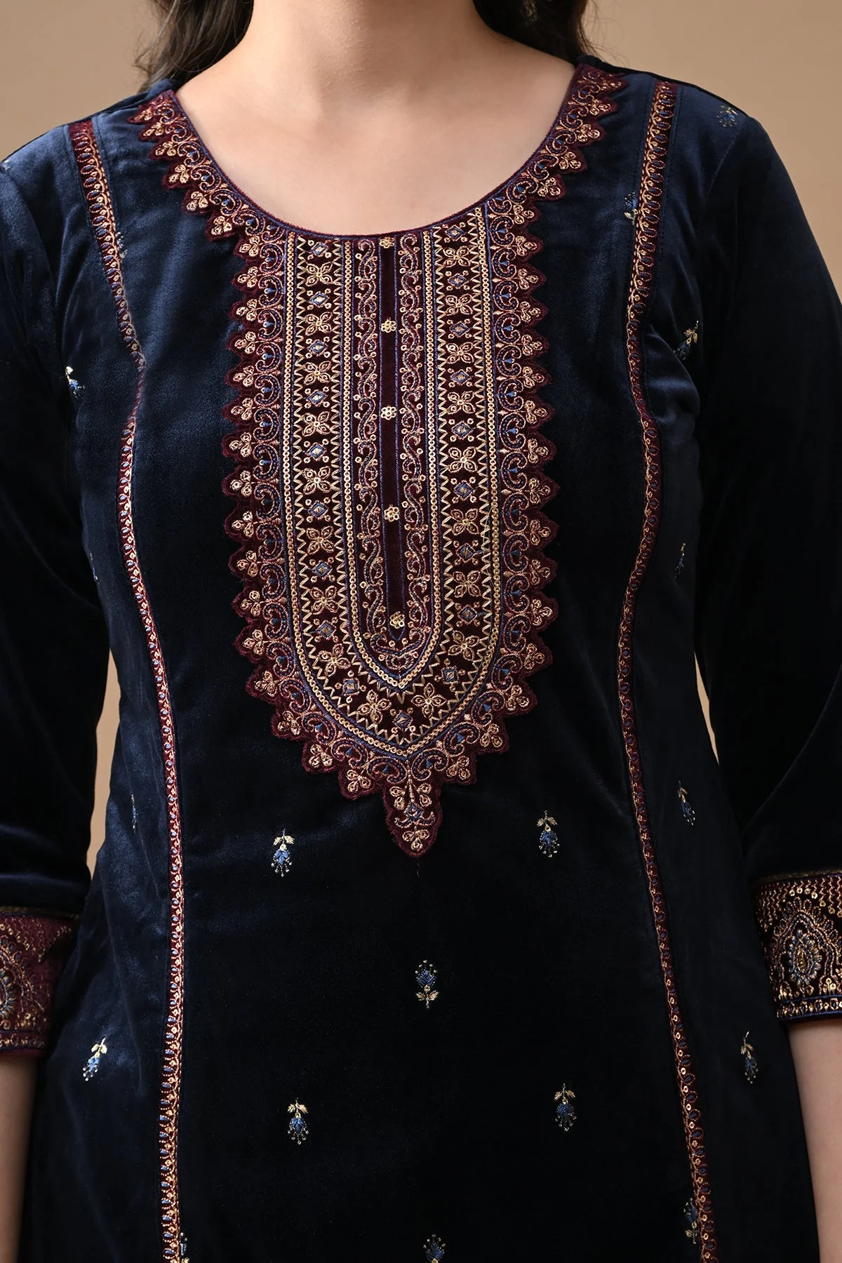 Blue Zari Embroidered Kurta 3 Pcs Set - Image 4