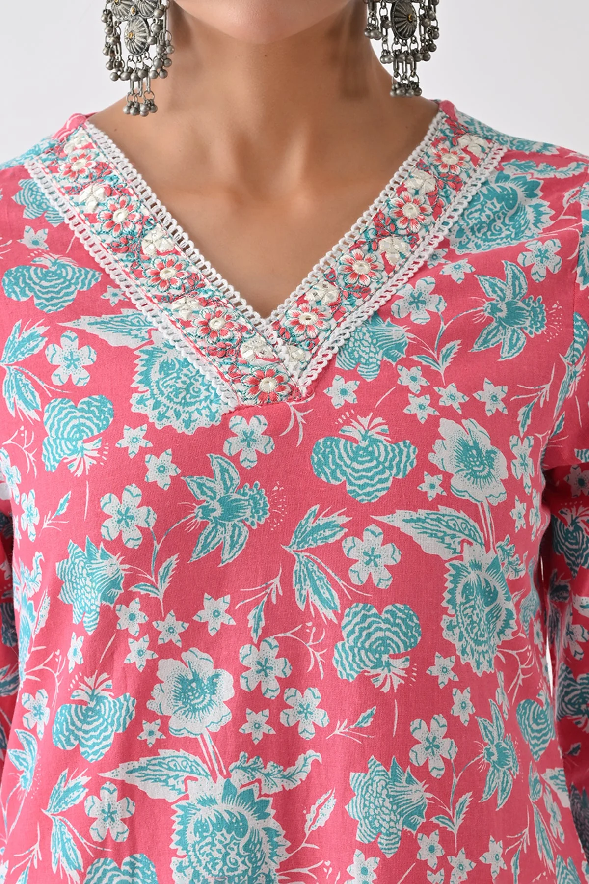 Coral Pink Printed Kurta 3 Pcs Set - Image 2