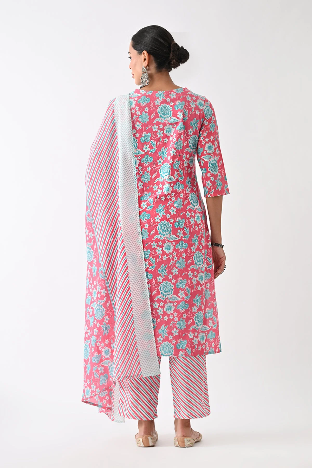 Coral Pink Printed Kurta 3 Pcs Set - Image 3