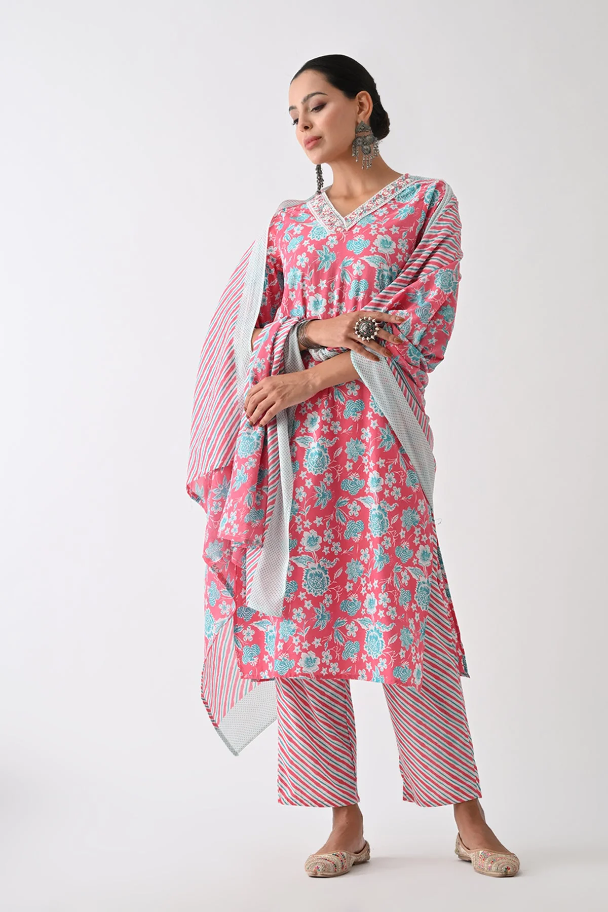 Coral Pink Printed Kurta 3 Pcs Set - Image 5