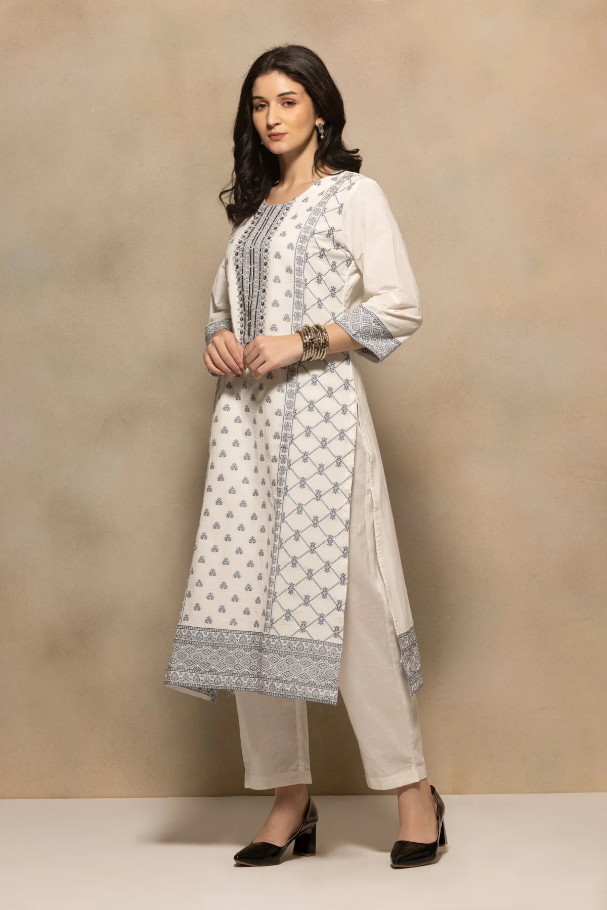 Cream Embellished Kurta 3 Pcs Set - Image 2