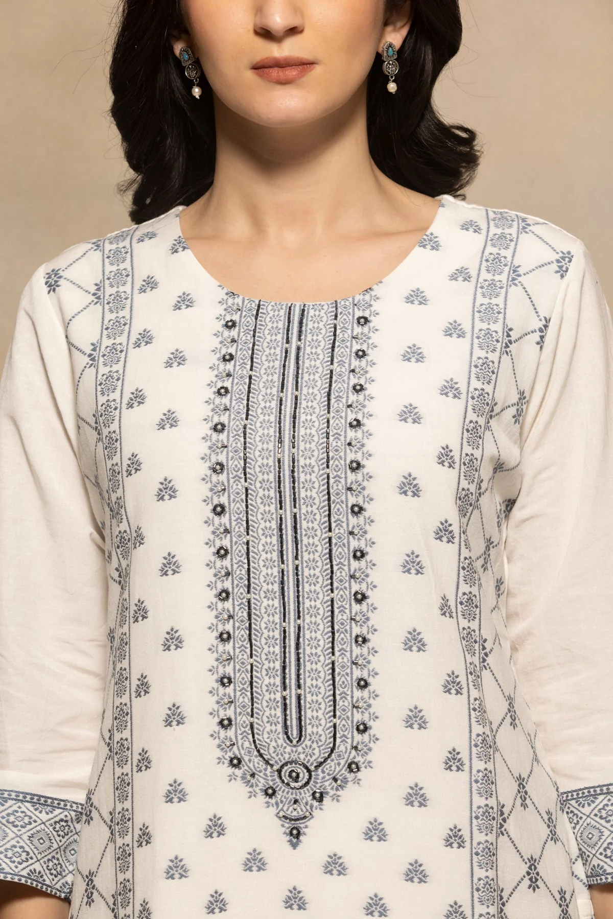 Cream Embellished Kurta 3 Pcs Set - Image 4