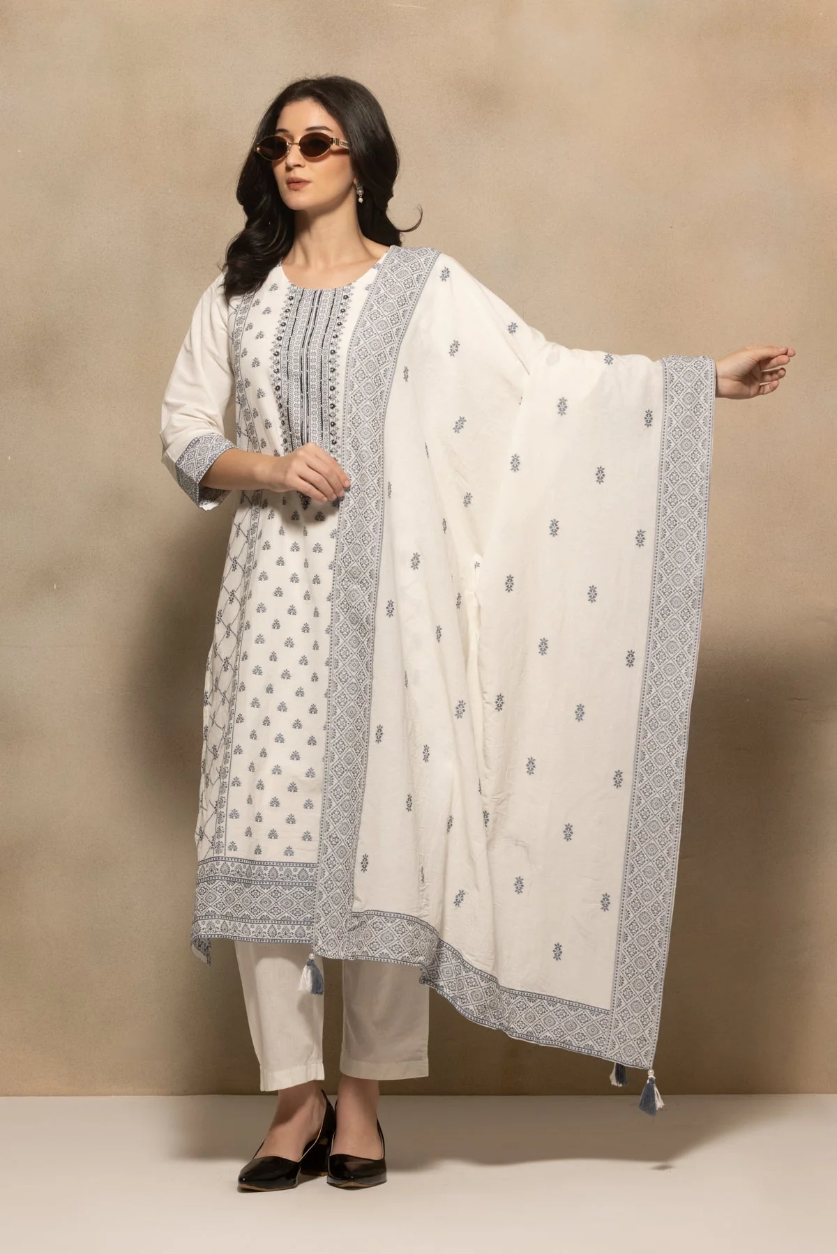 Cream Embellished Kurta 3 Pcs Set - Image 6