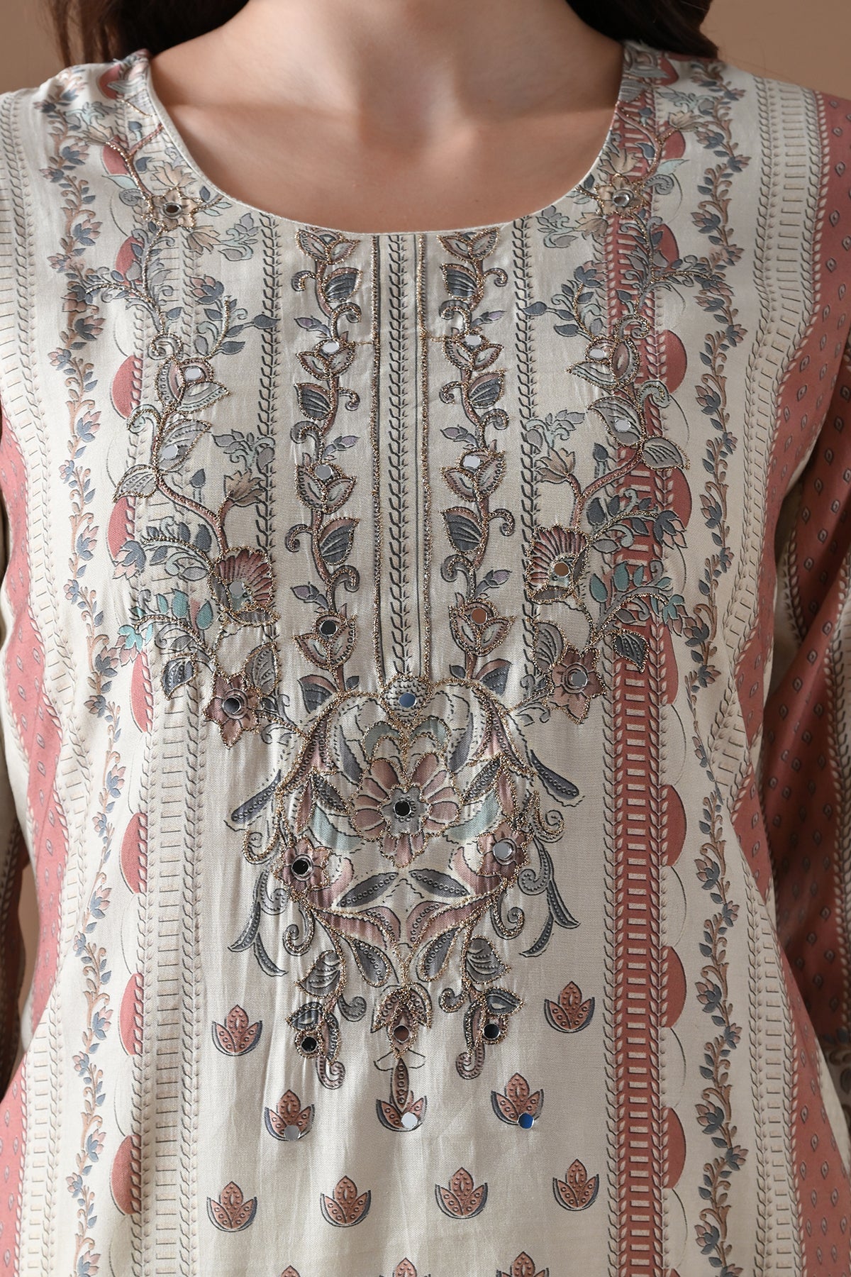 Cream Embellished Kurta 3 Pcs Set - Image 4