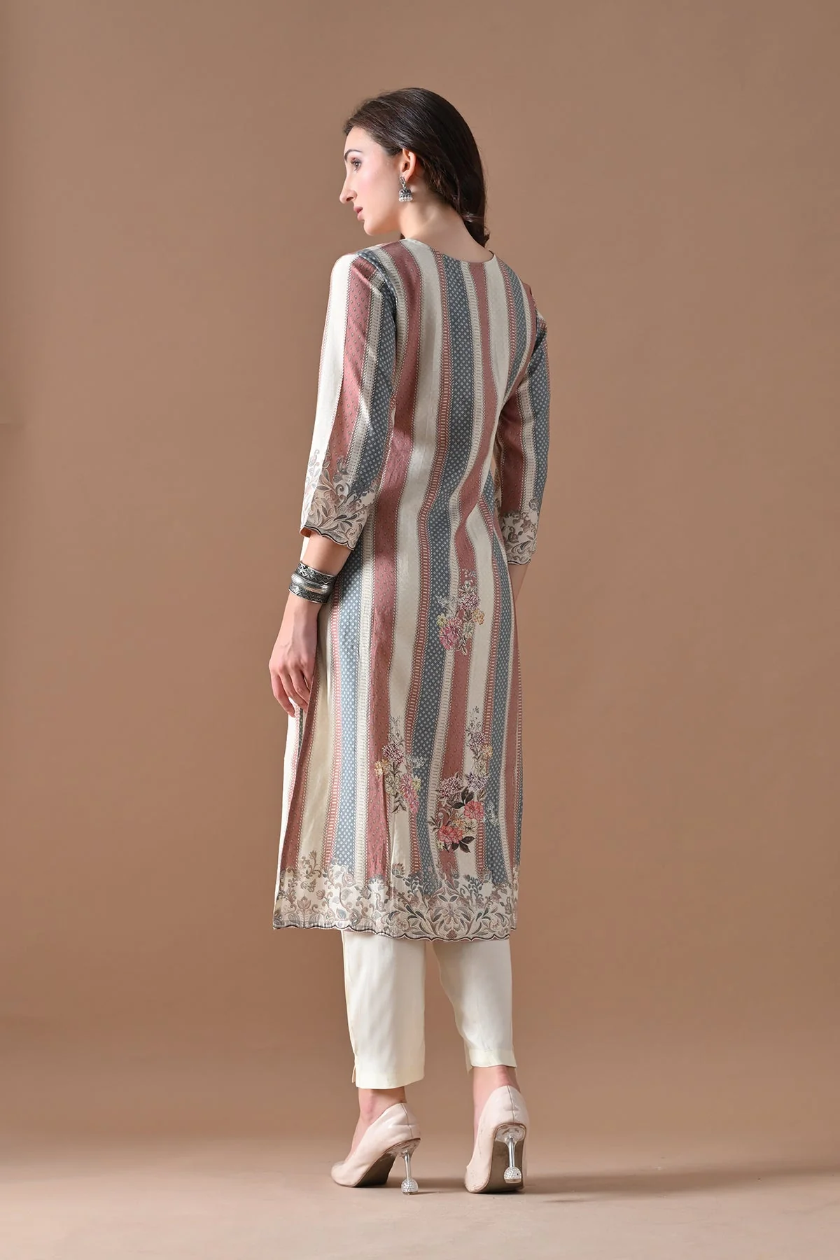Cream Embellished Kurta 3 Pcs Set - Image 5