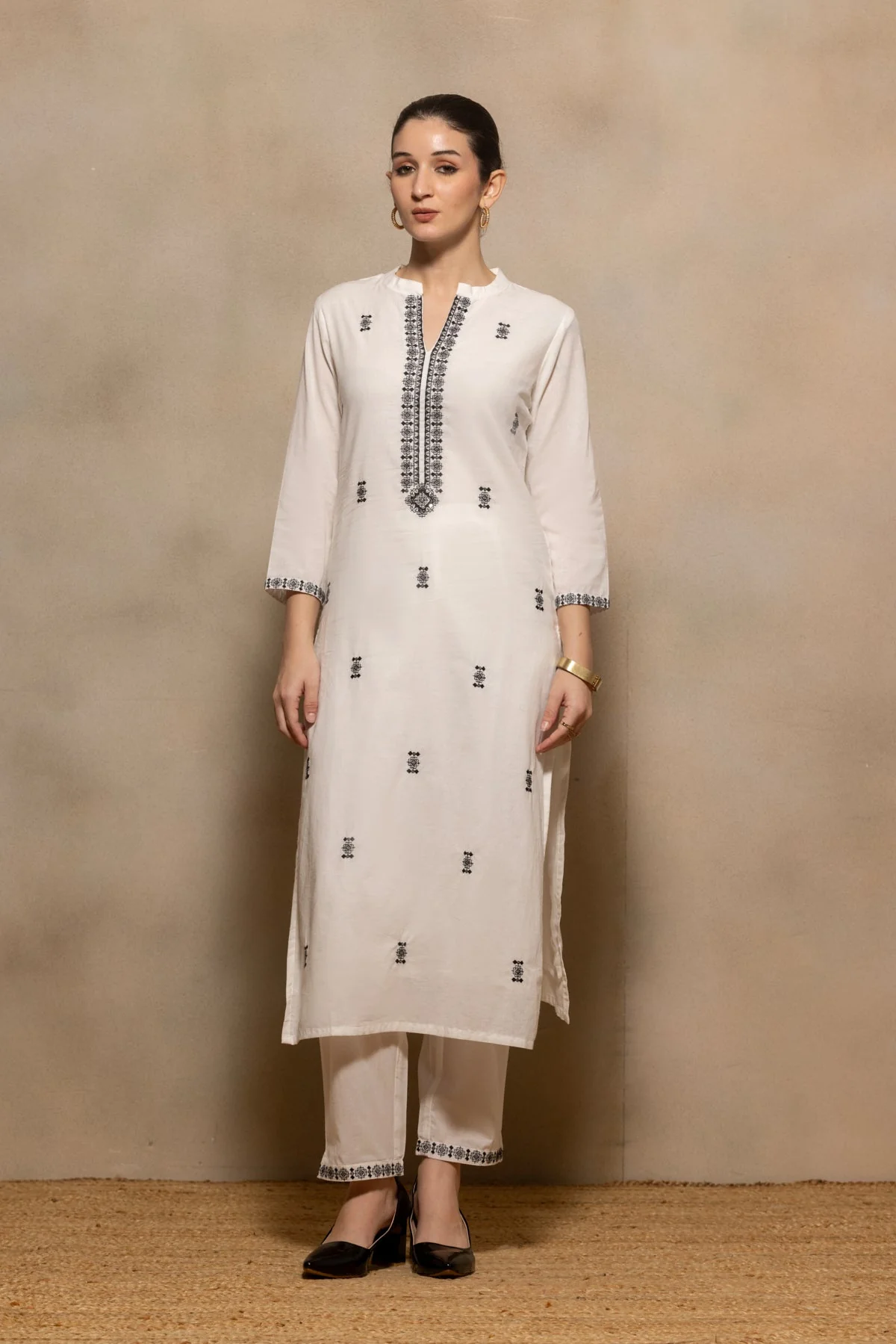 Cream Embroidered Kurta 3 Pcs Set - Image 2