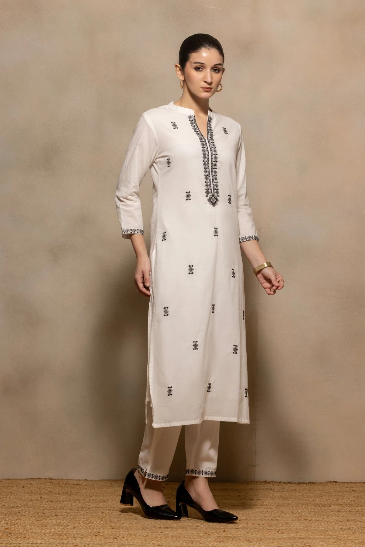 Cream Embroidered Kurta 3 Pcs Set - Image 3