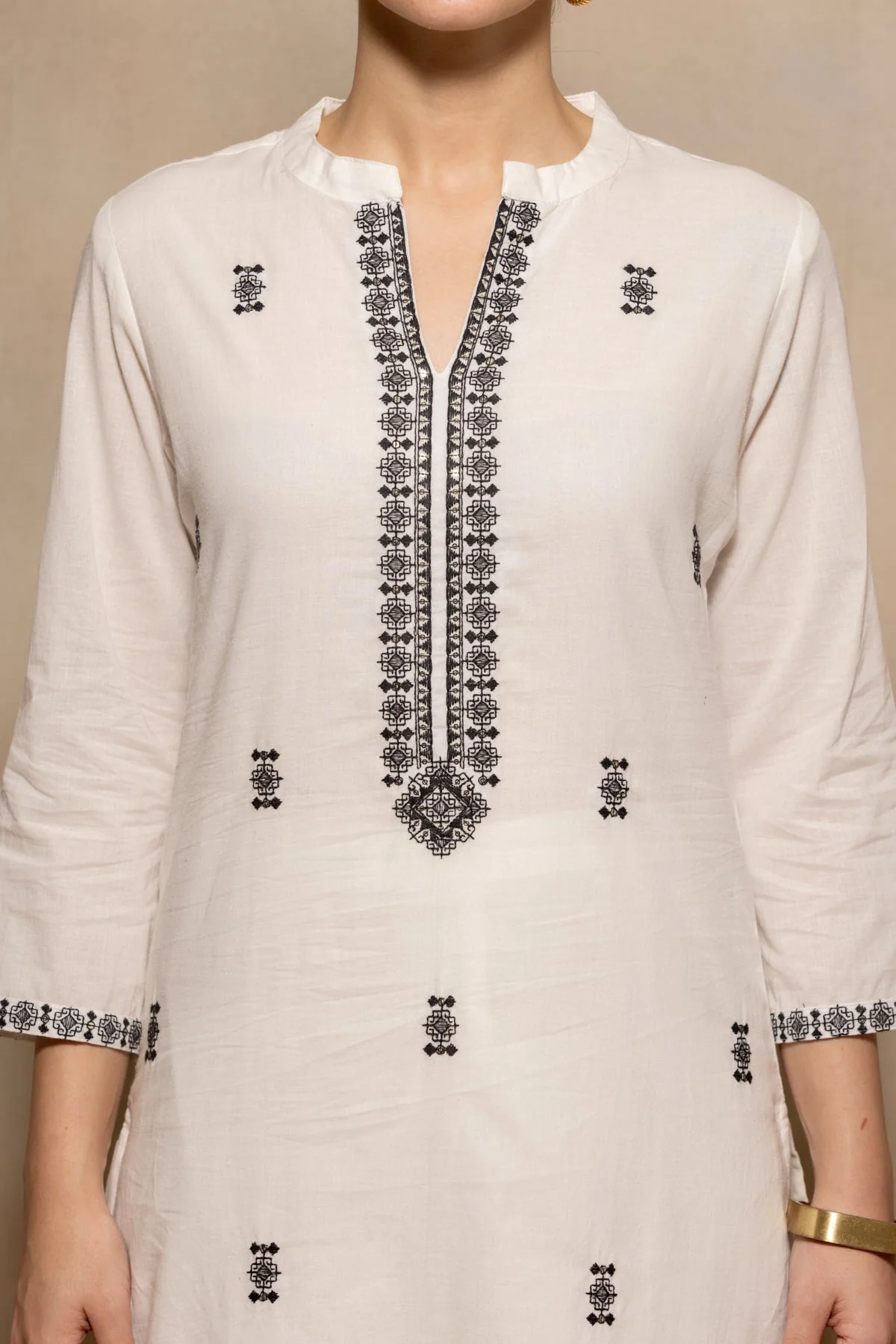 Cream Embroidered Kurta 3 Pcs Set - Image 4