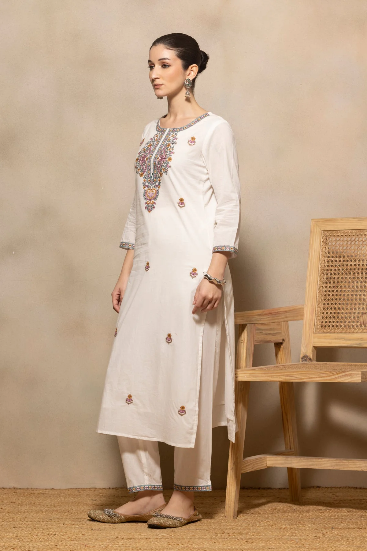 Cream Embroidered Kurta 3 Pcs Set - Image 2