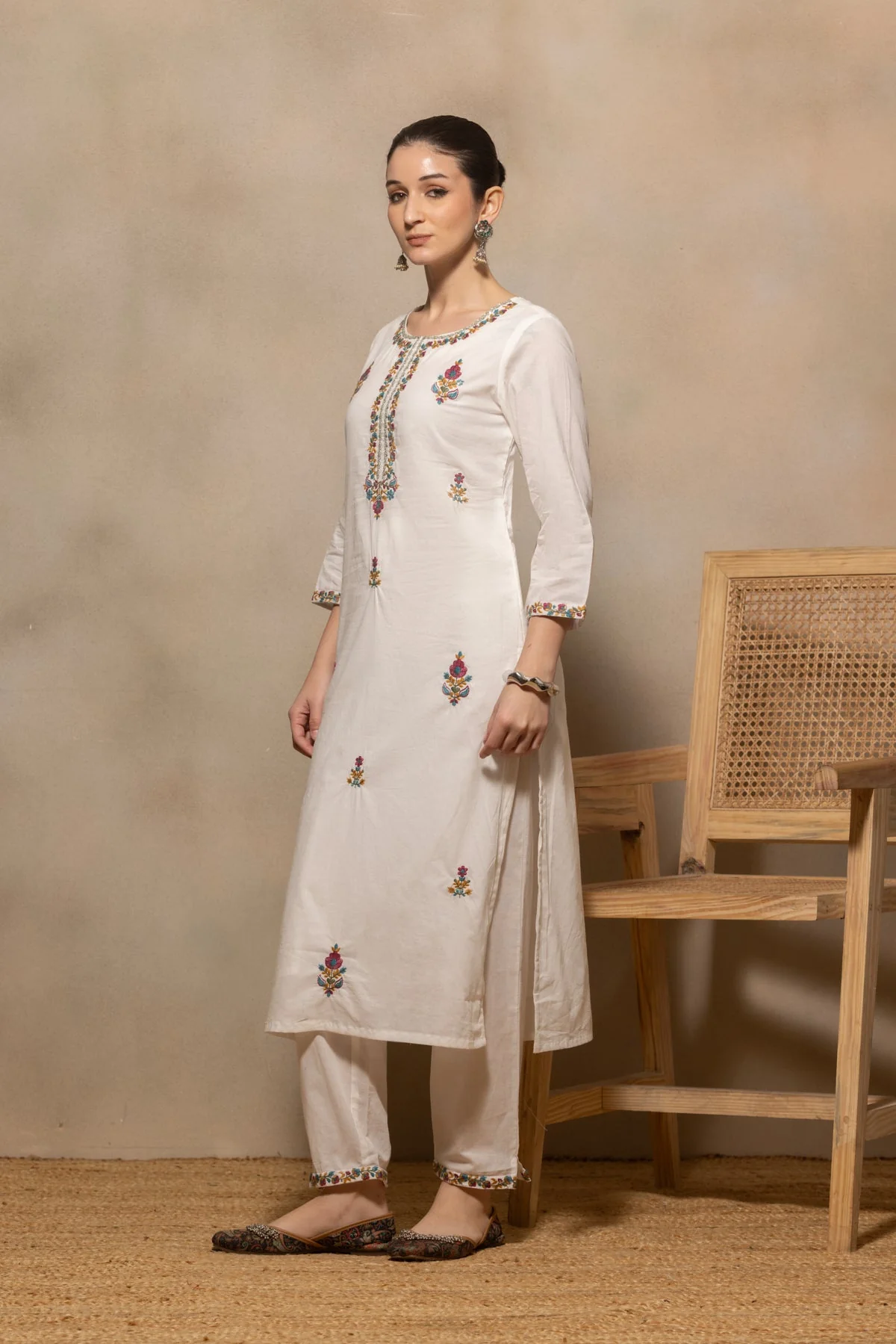 Cream Embroidered Kurta 3 Pcs Set - Image 2