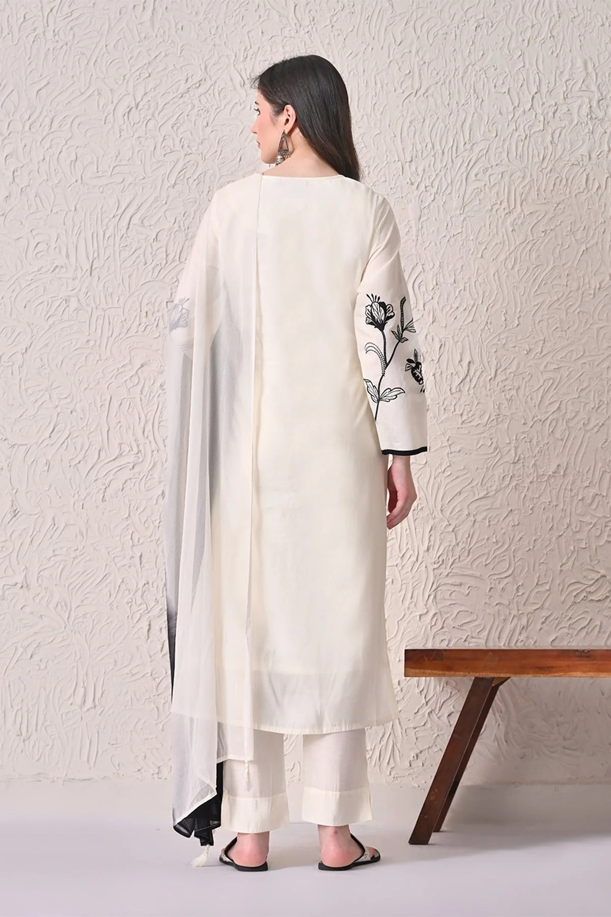 Cream Embroidered Kurta 3 Pcs Set - Image 5