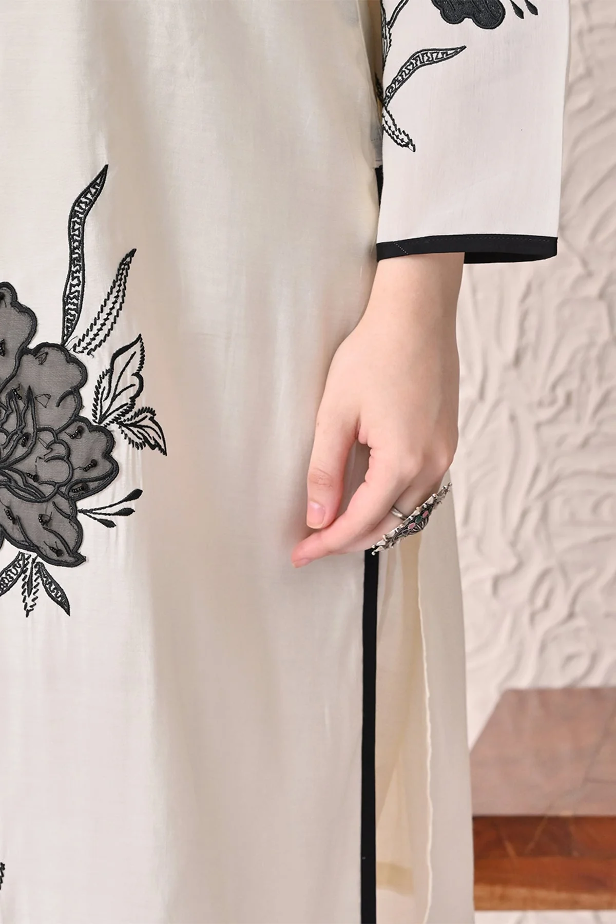 Cream Embroidered Kurta 3 Pcs Set - Image 8
