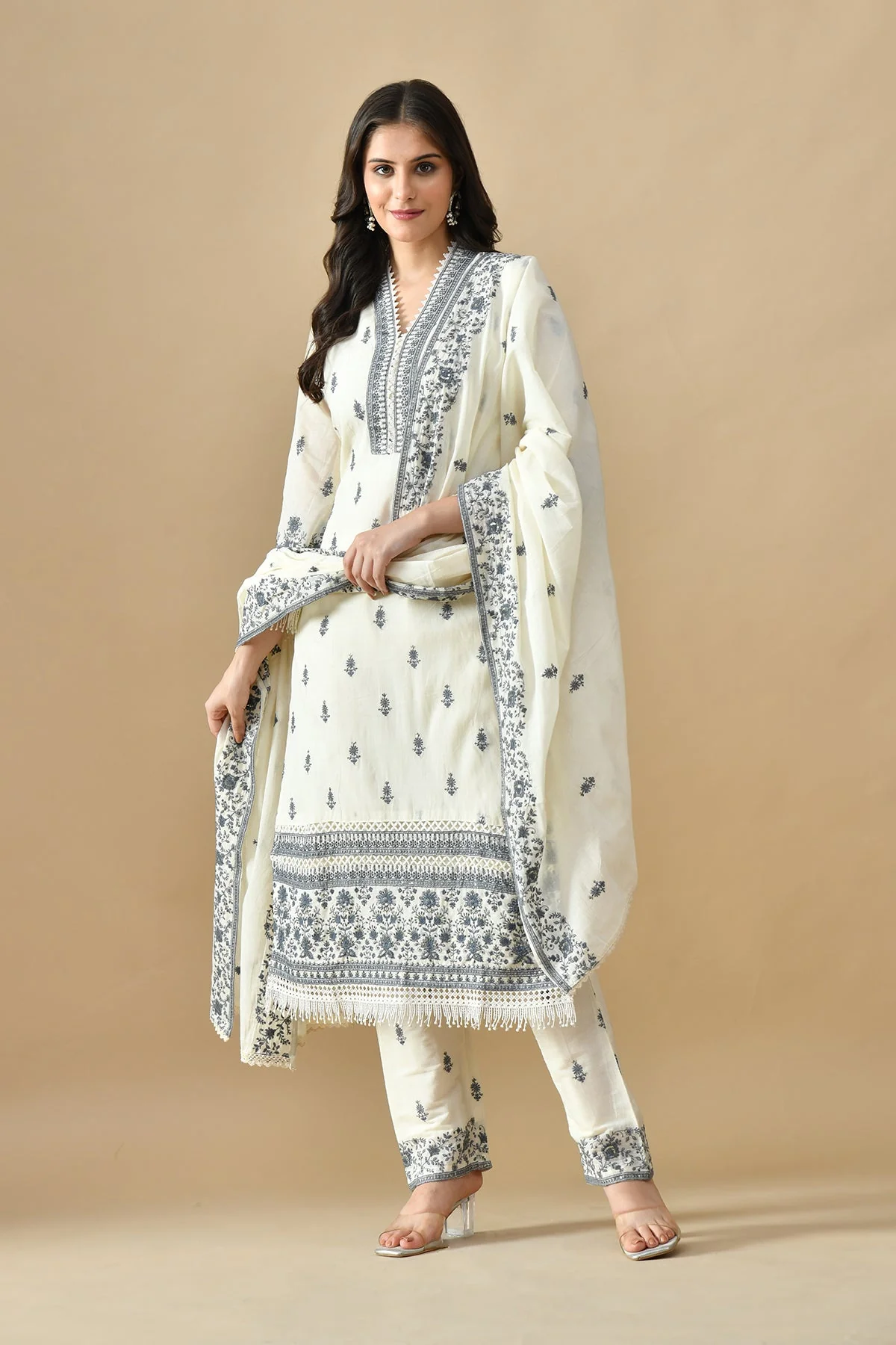 Cream Embroidered Kurta 3 Pcs Set - Image 2