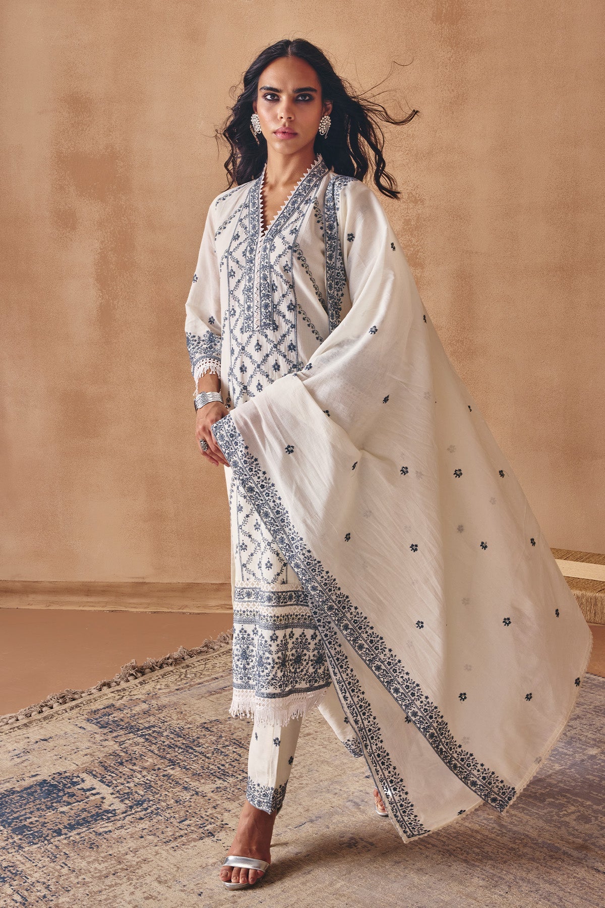 Cream Embroidered Kurta 3 Pcs Set - Image 3