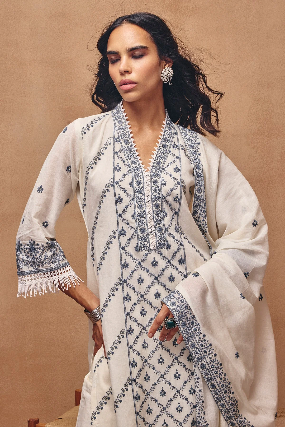 Cream Embroidered Kurta 3 Pcs Set - Image 4