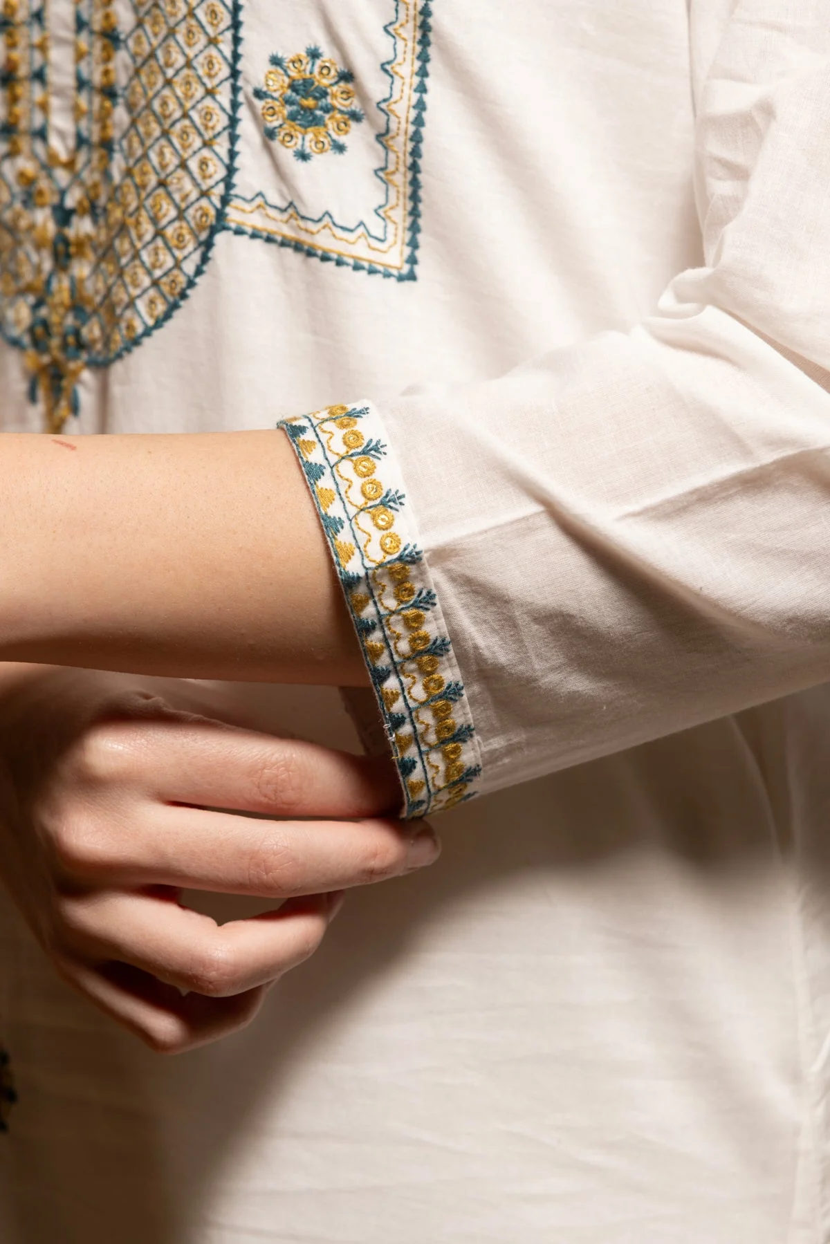 Cream Embroidered Sequenced Kurta 3 Pcs Set - Image 7