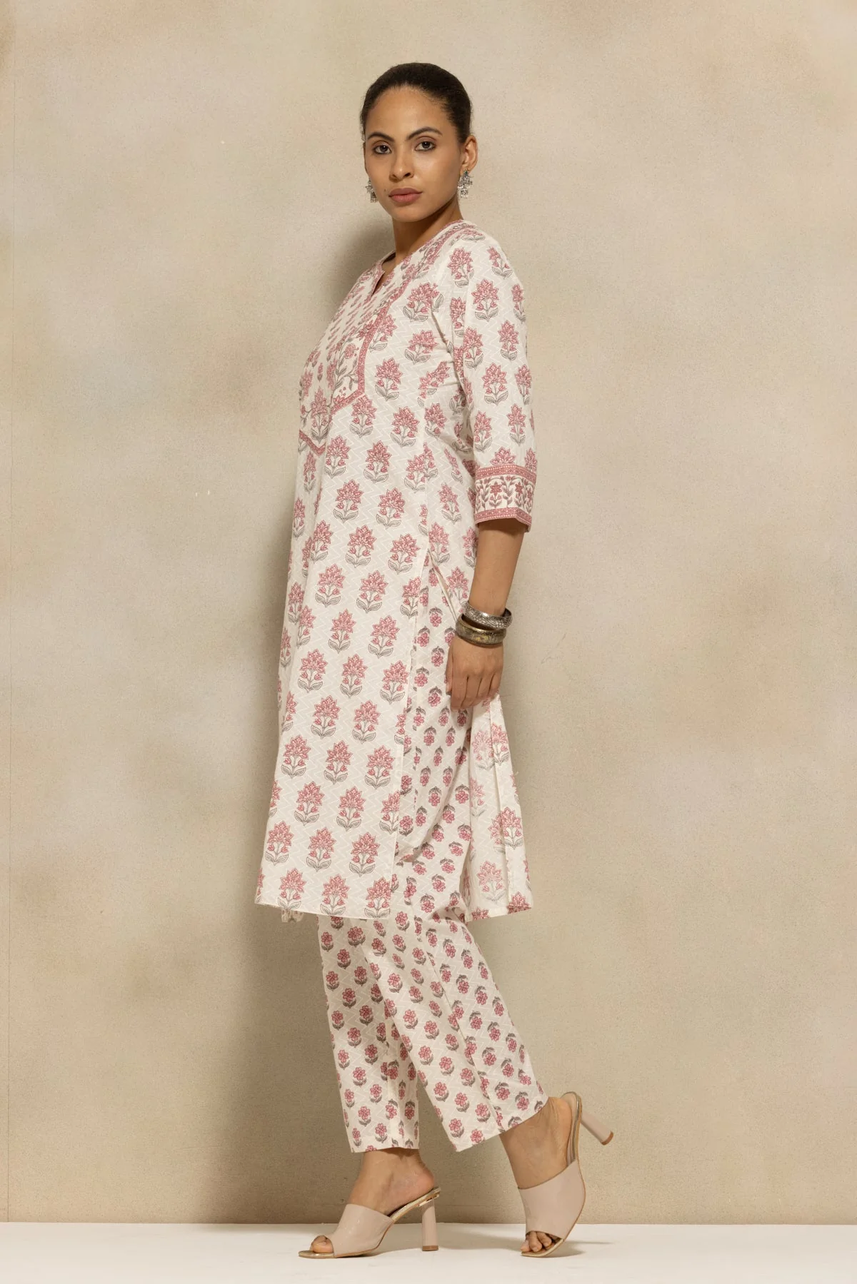 Cream Floral Printed Kurta 2 Pcs Set - Image 2