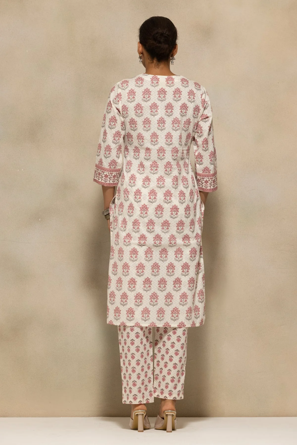 Cream Floral Printed Kurta 2 Pcs Set - Image 5